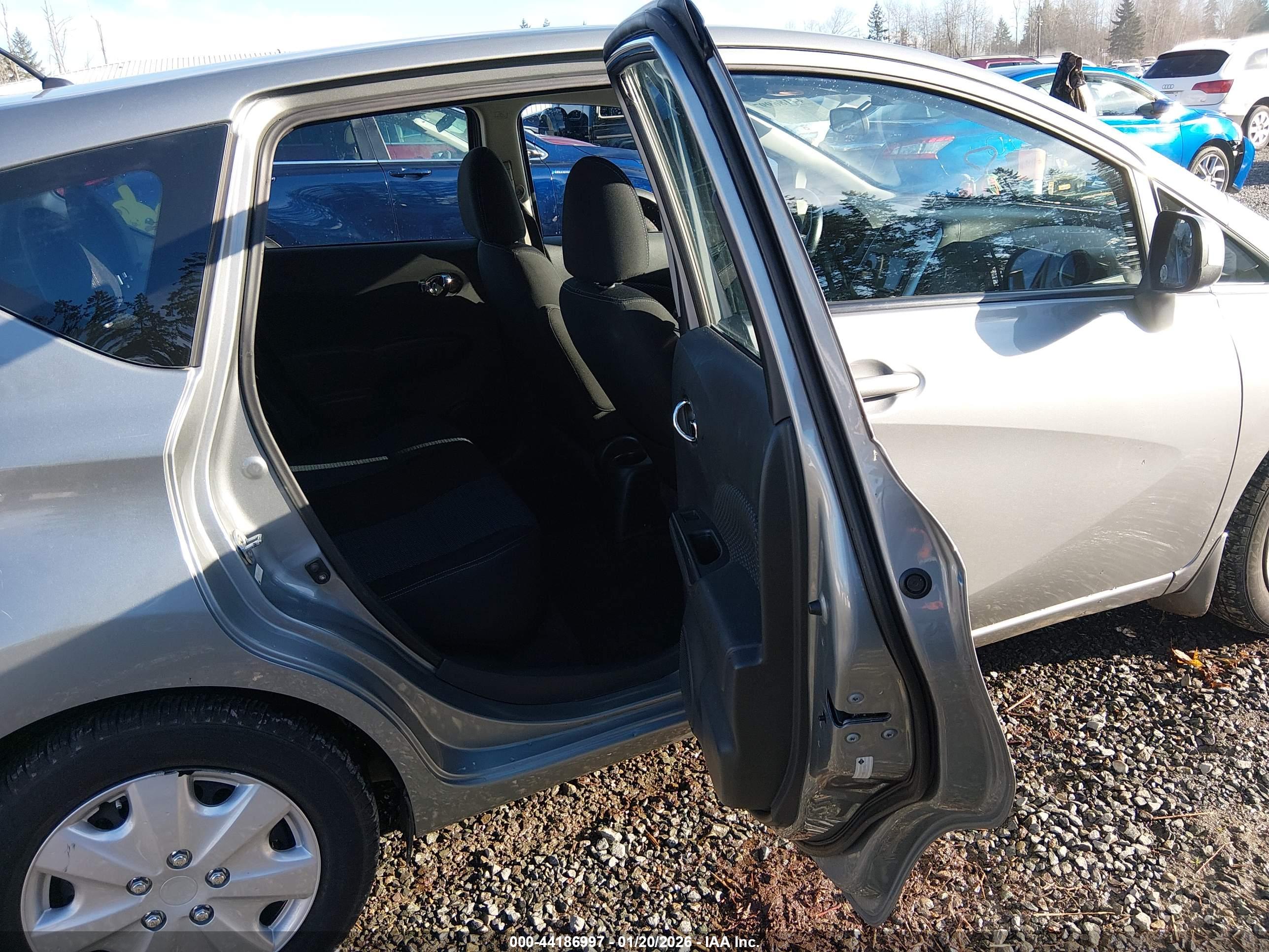 NISSAN VERSA image 8