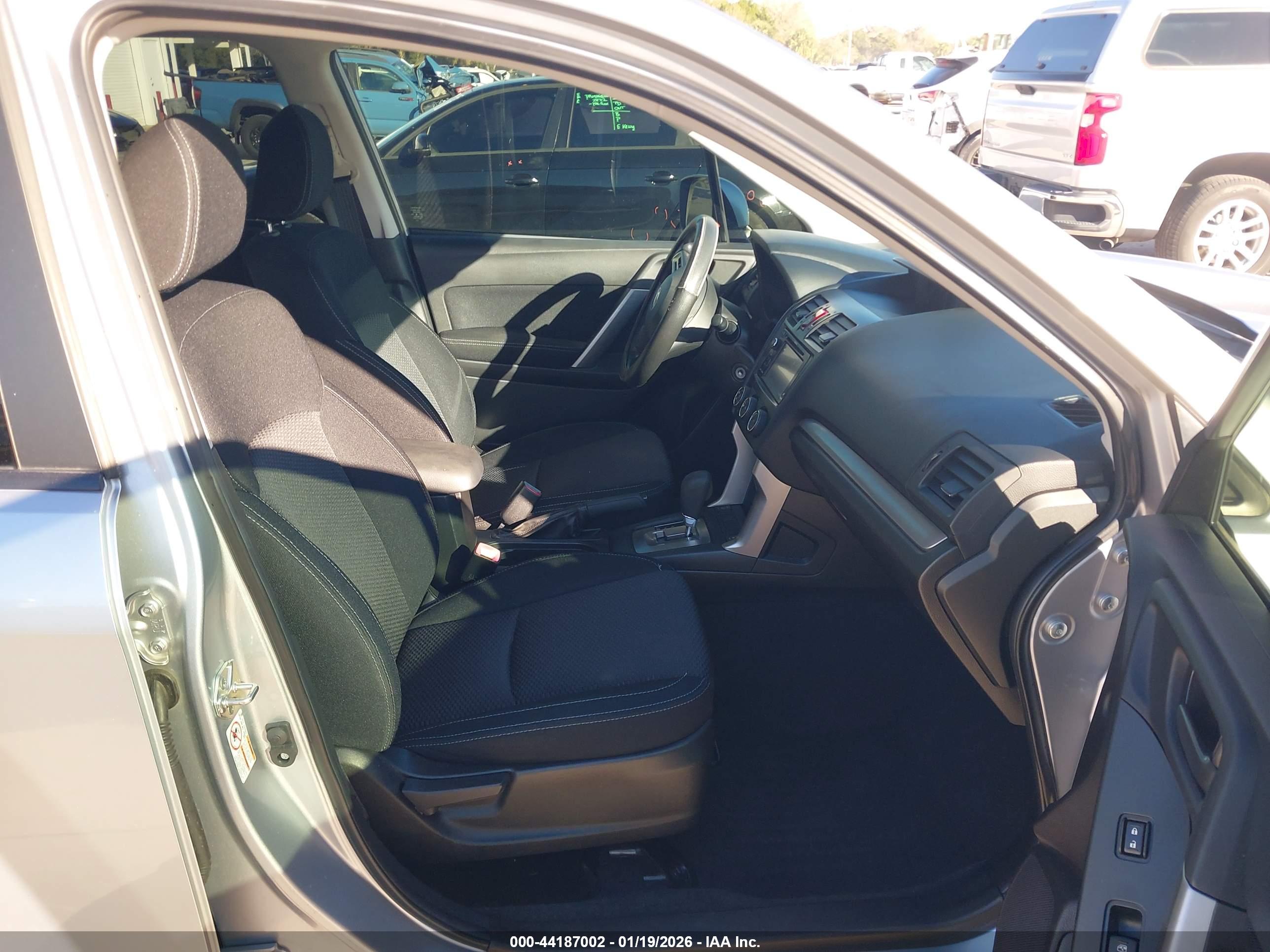 SUBARU FORESTER image 5