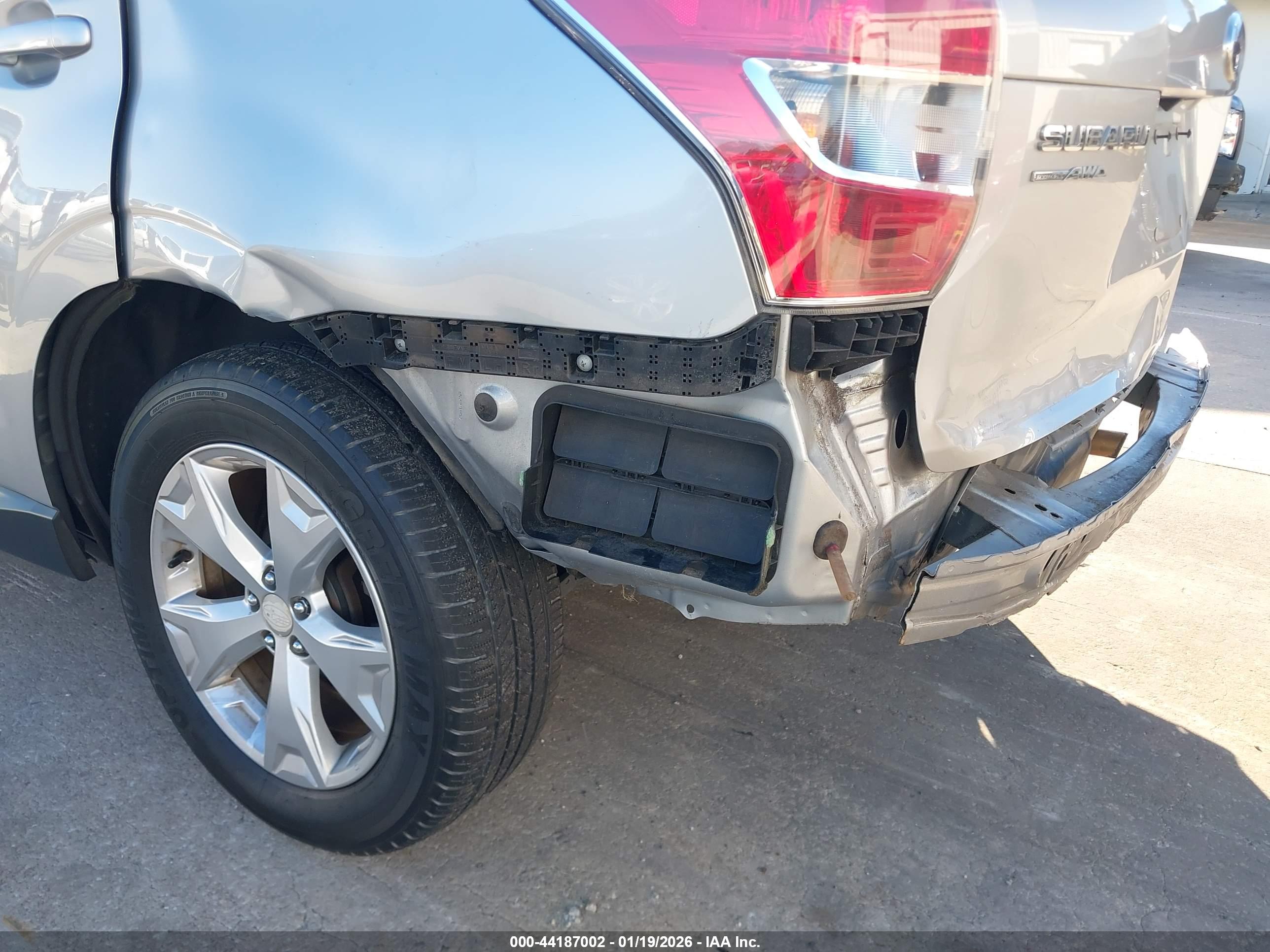 SUBARU FORESTER image 6