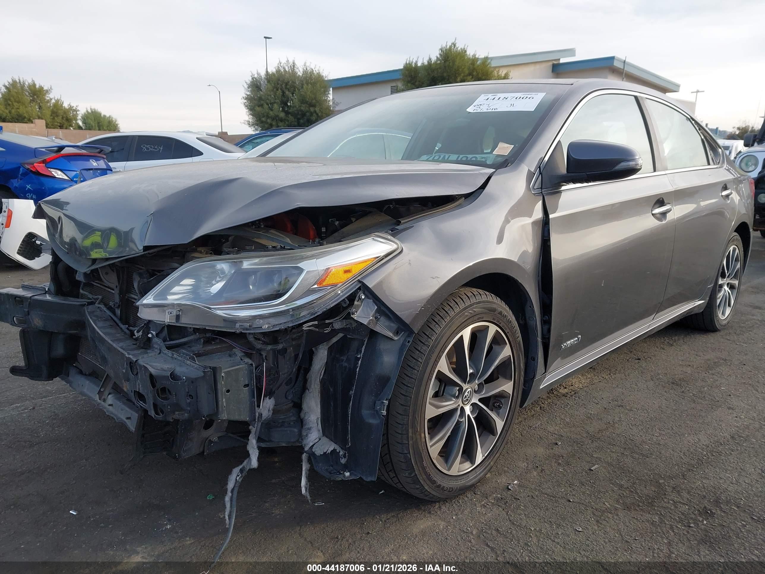 TOYOTA AVALON image 2