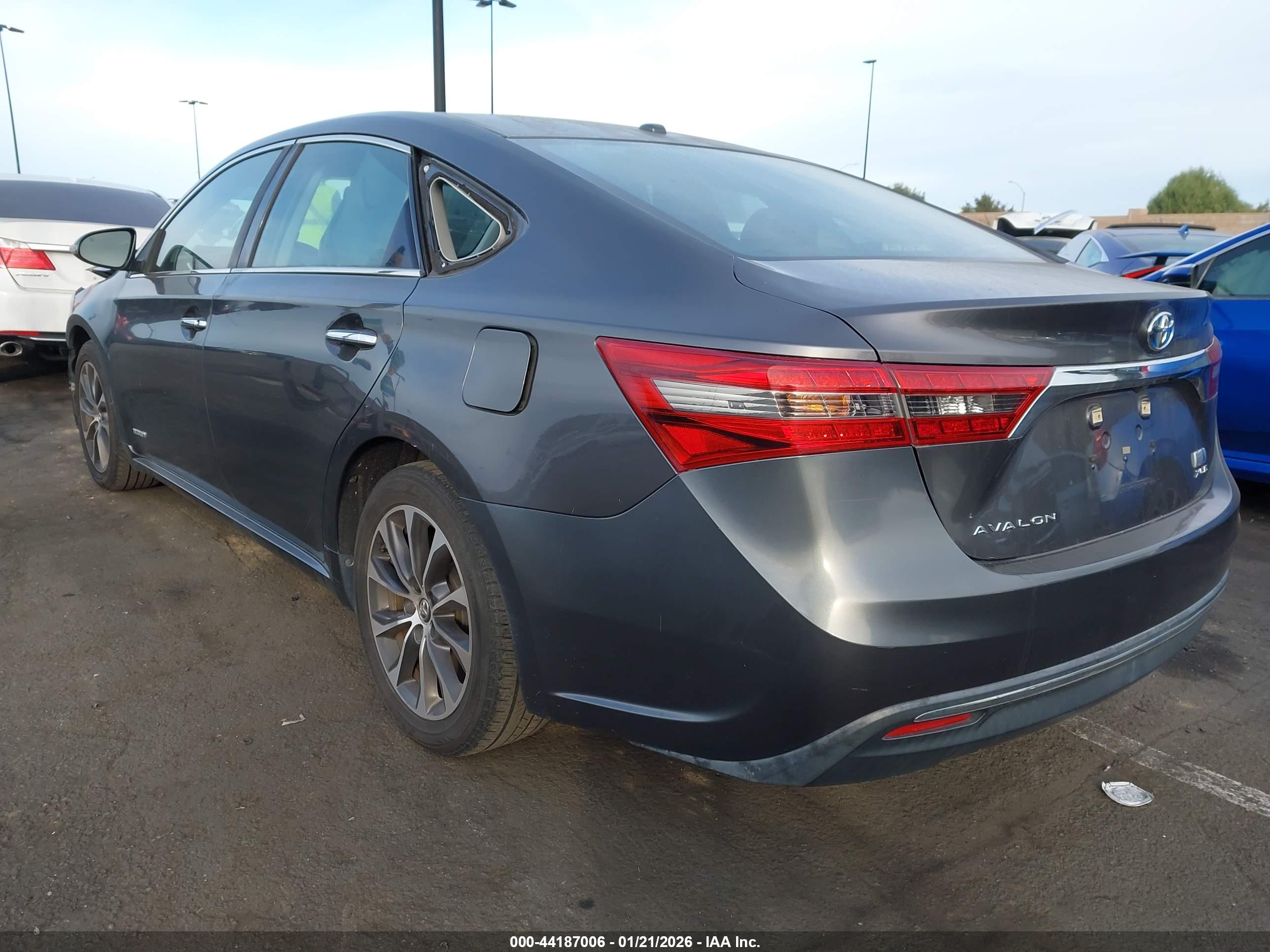 TOYOTA AVALON image 3