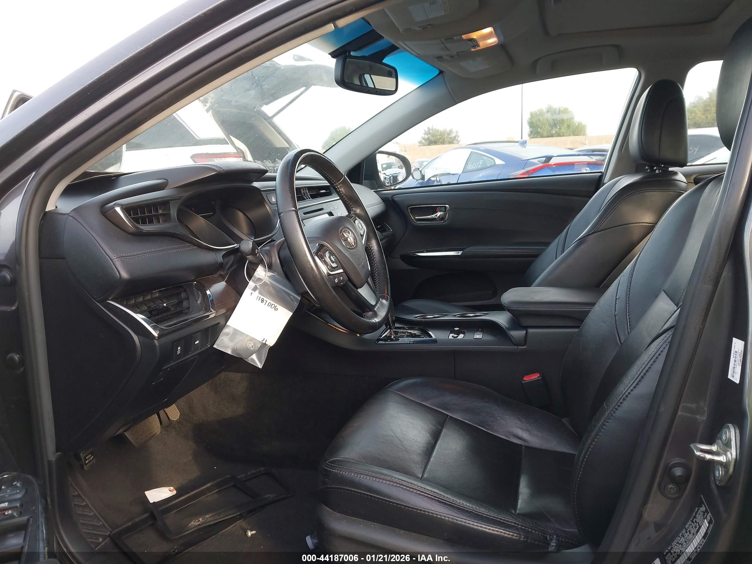 TOYOTA AVALON image 5