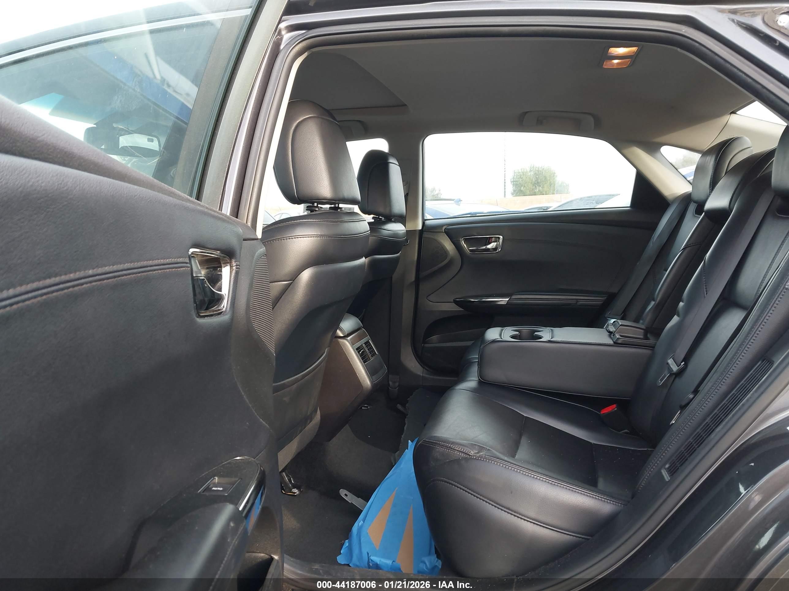 TOYOTA AVALON image 8