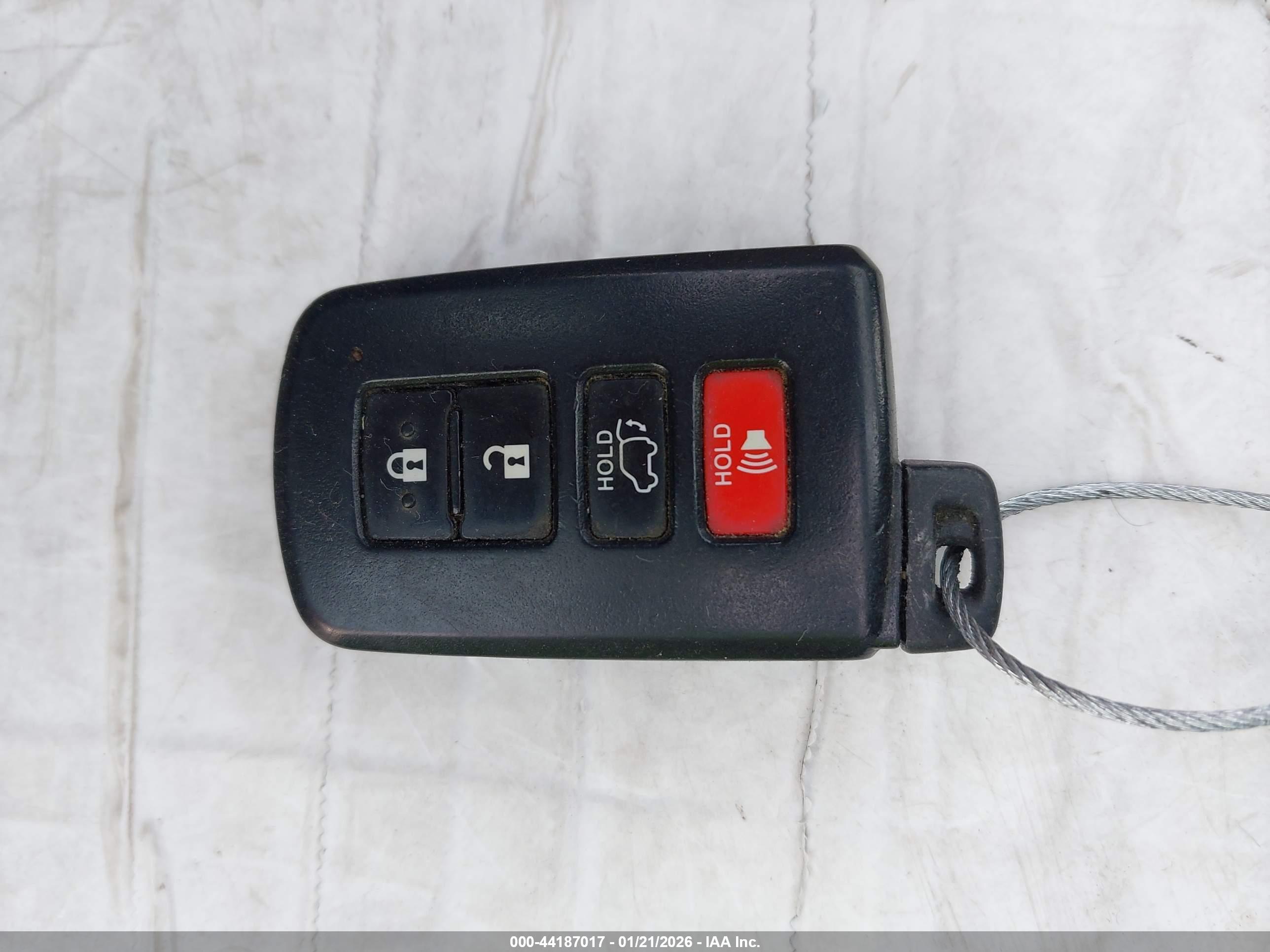 TOYOTA RAV4 image 11