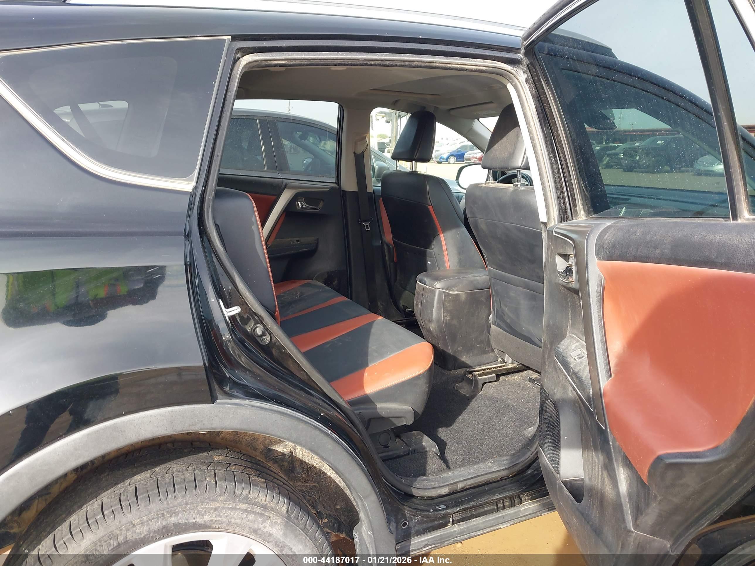 TOYOTA RAV4 image 8