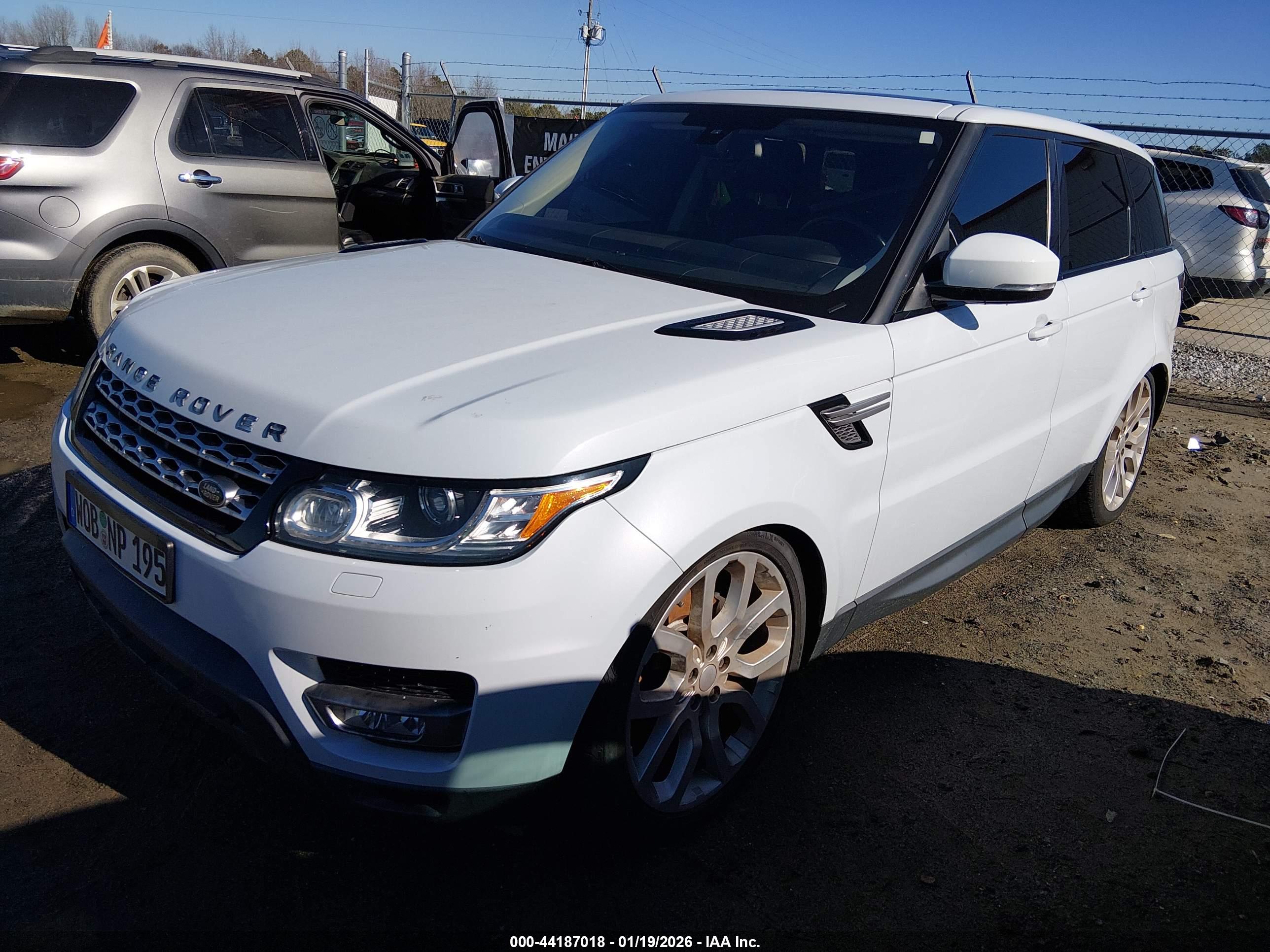 LAND ROVER image 2