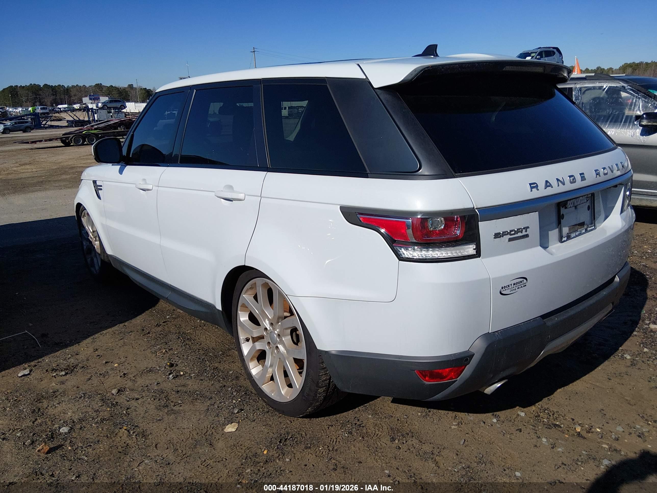 LAND ROVER image 3