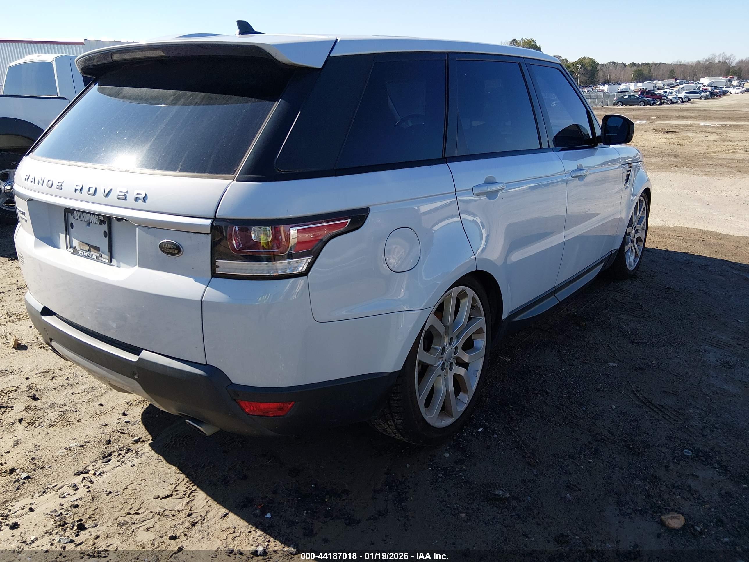 LAND ROVER image 4