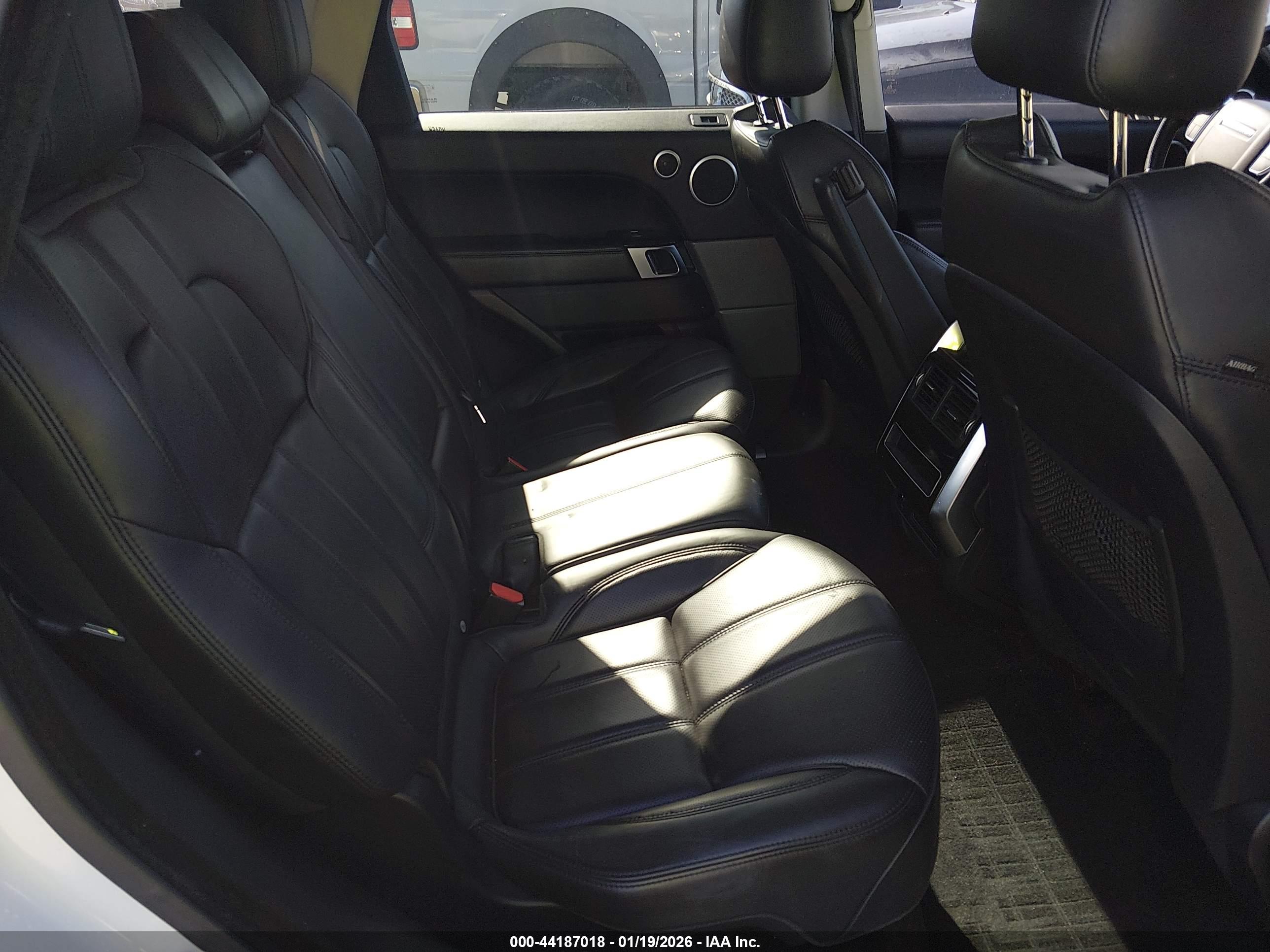 LAND ROVER image 8