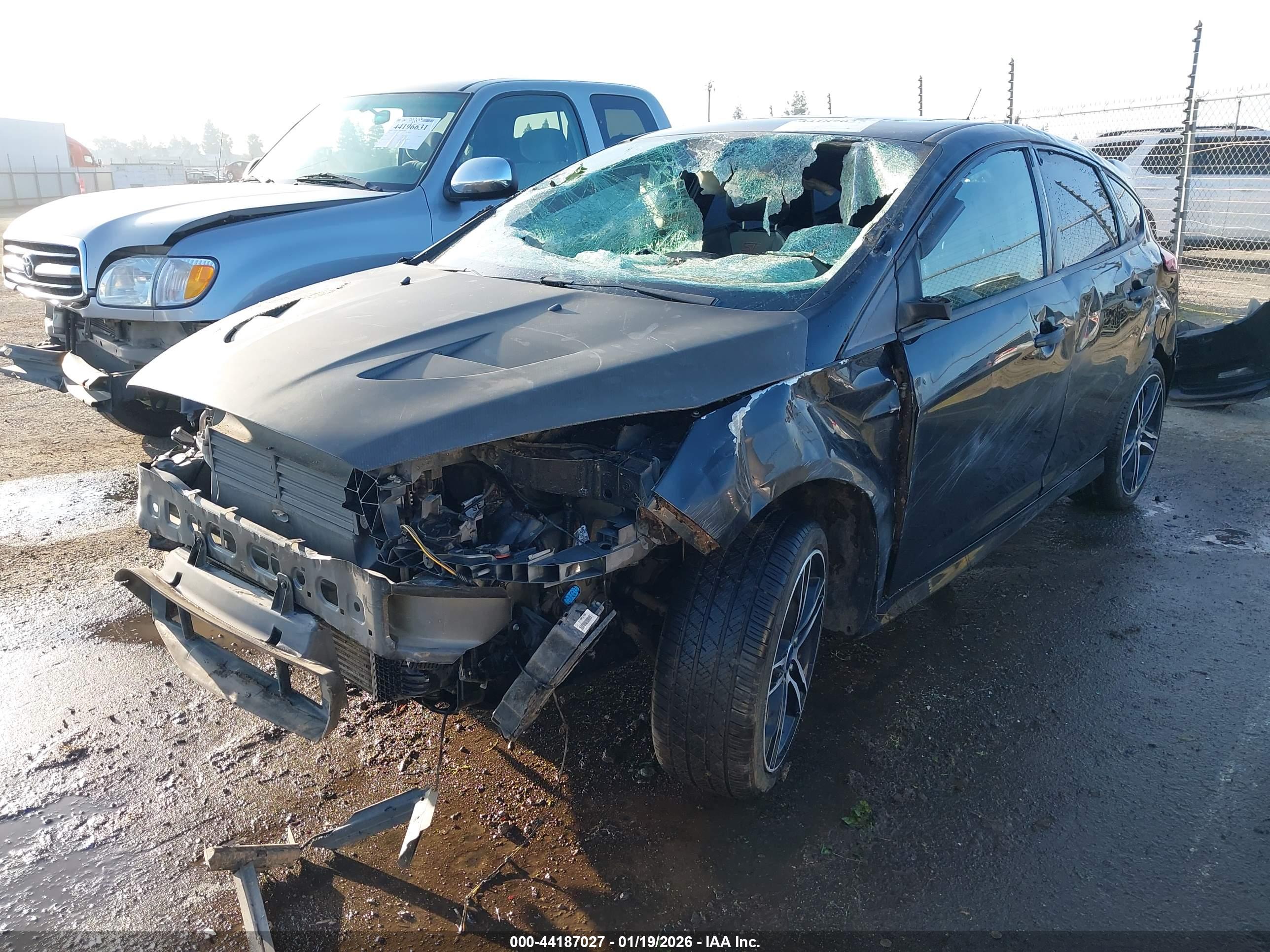 FORD FOCUS image 2