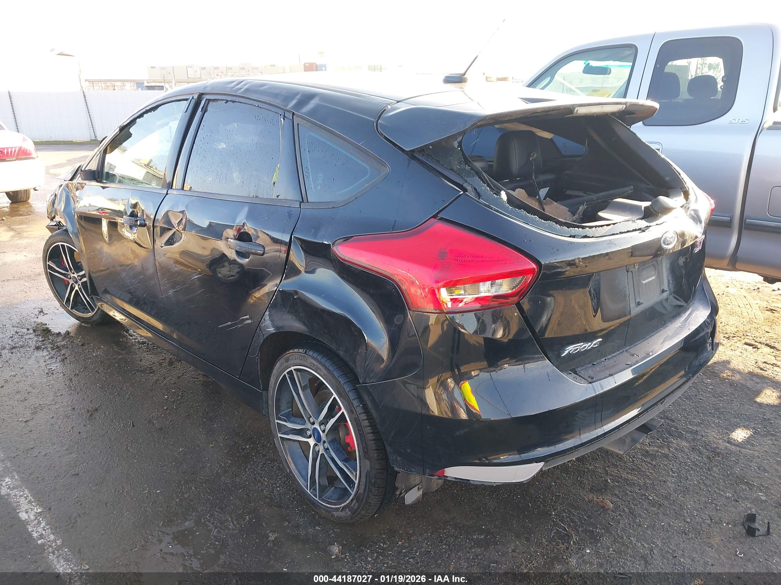 FORD FOCUS image 3