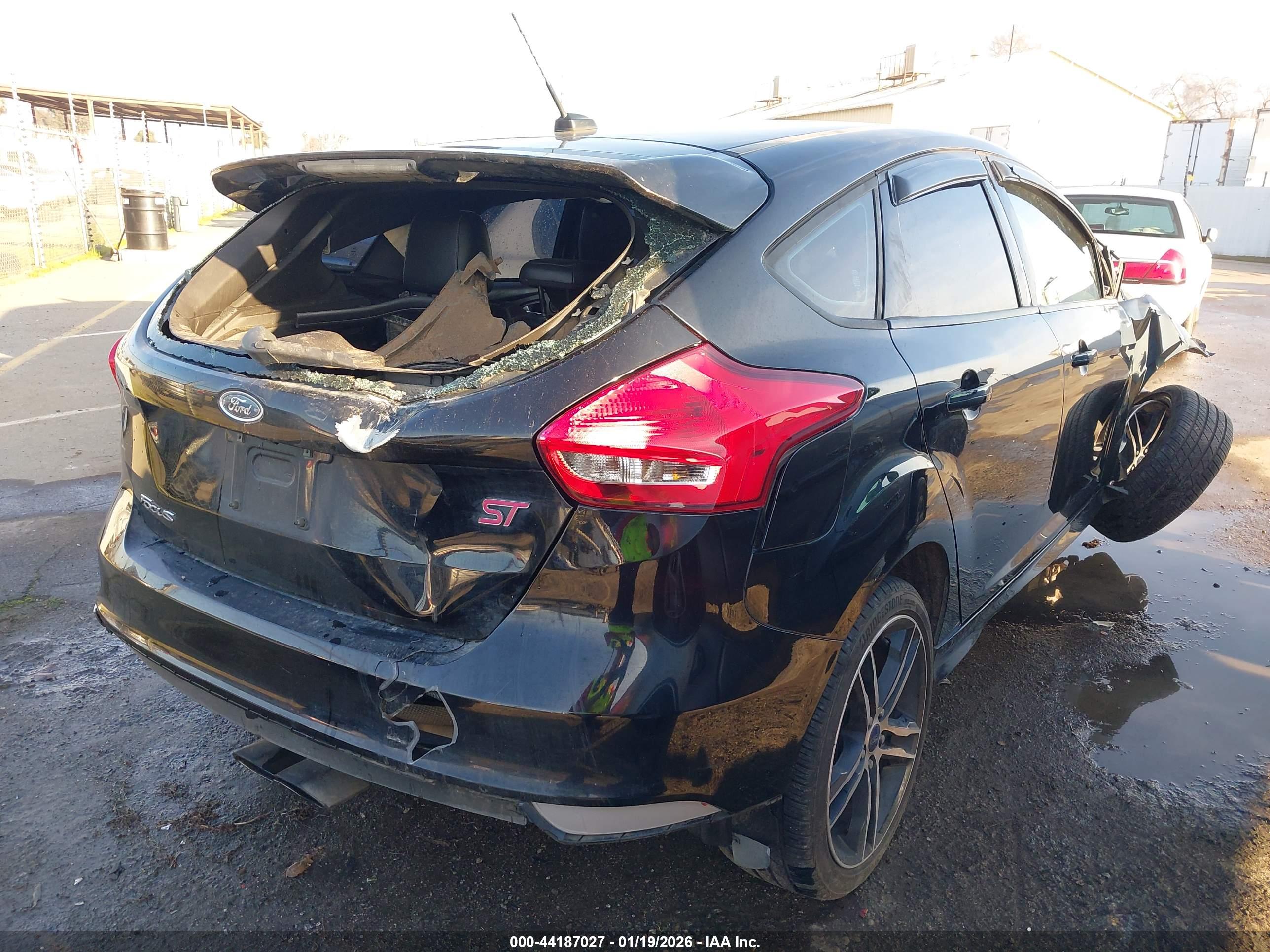 FORD FOCUS image 4