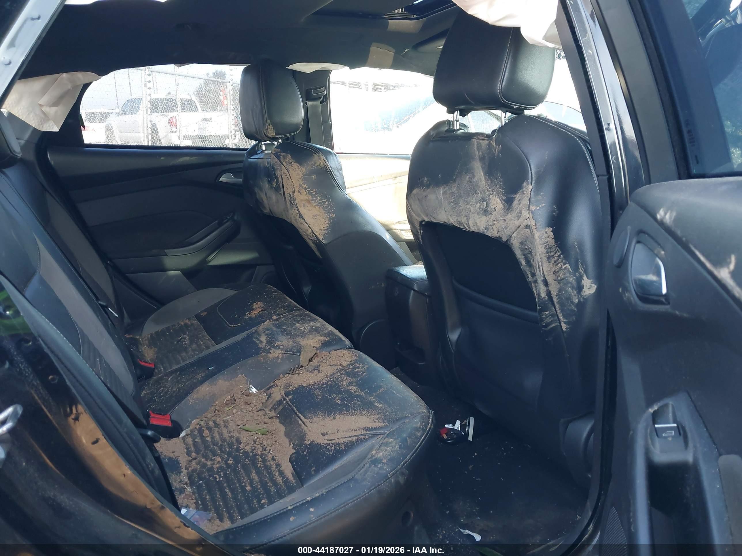 FORD FOCUS image 8