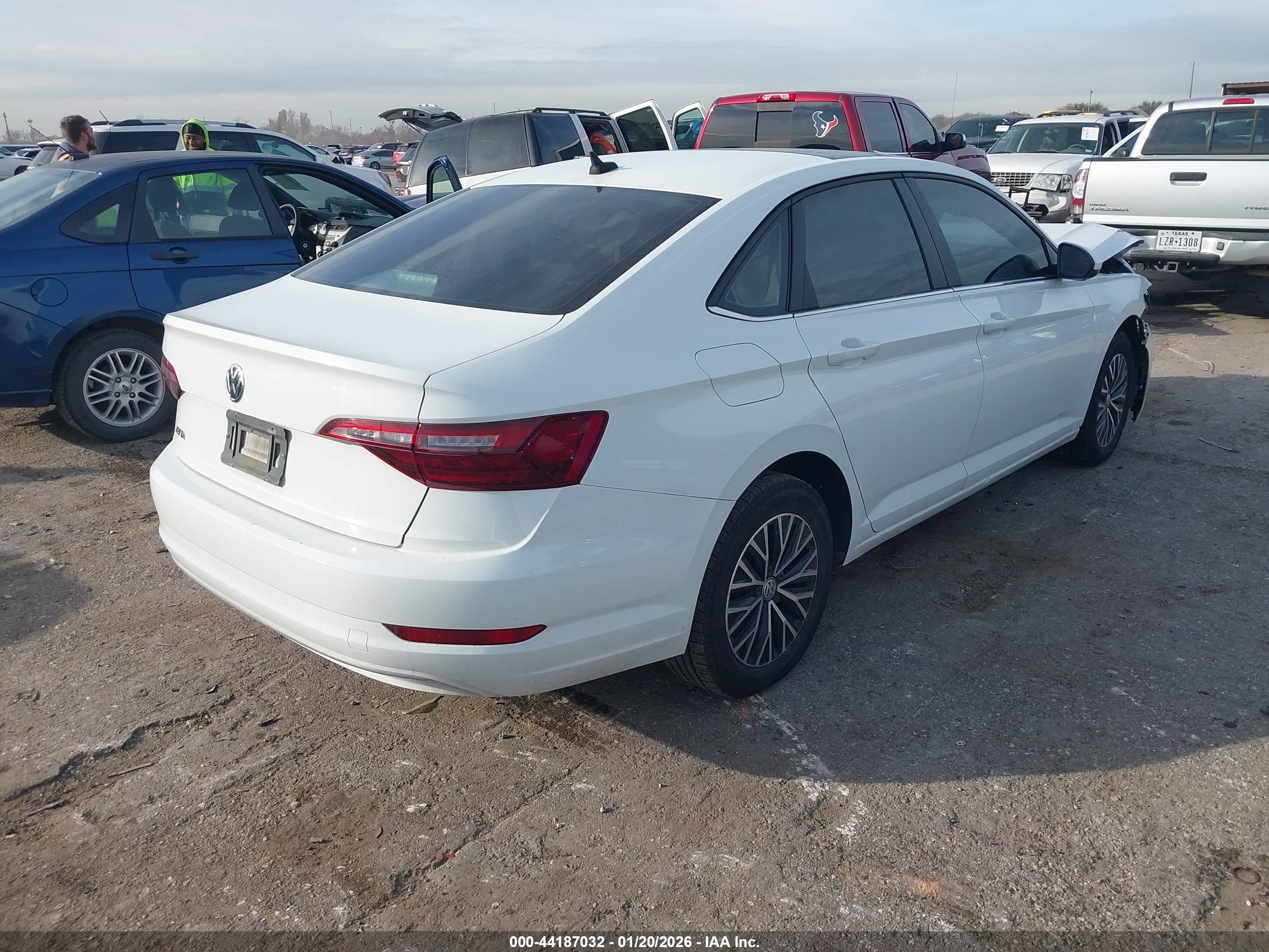 VOLKSWAGEN JETTA image 4