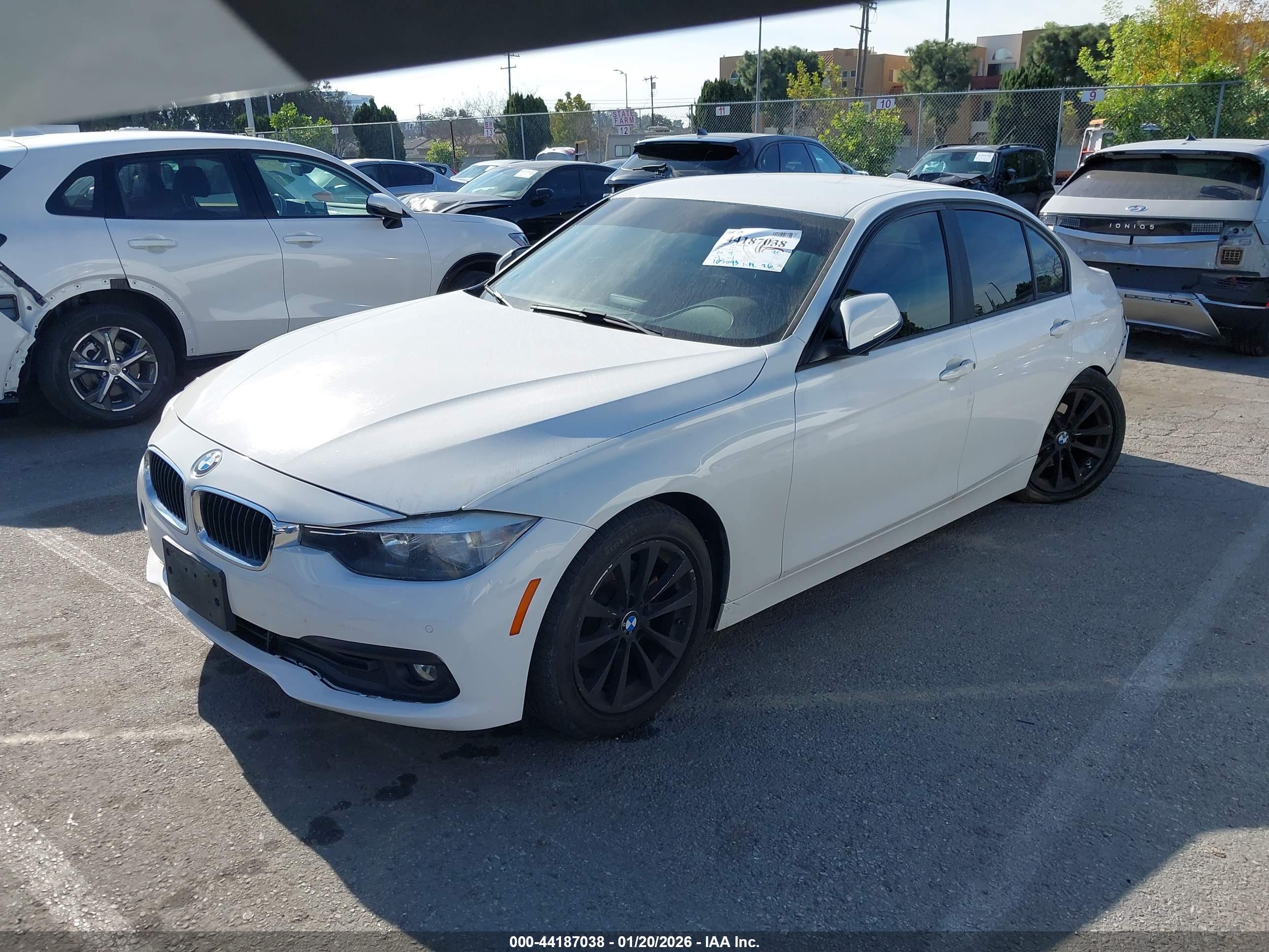 BMW 320I image 2