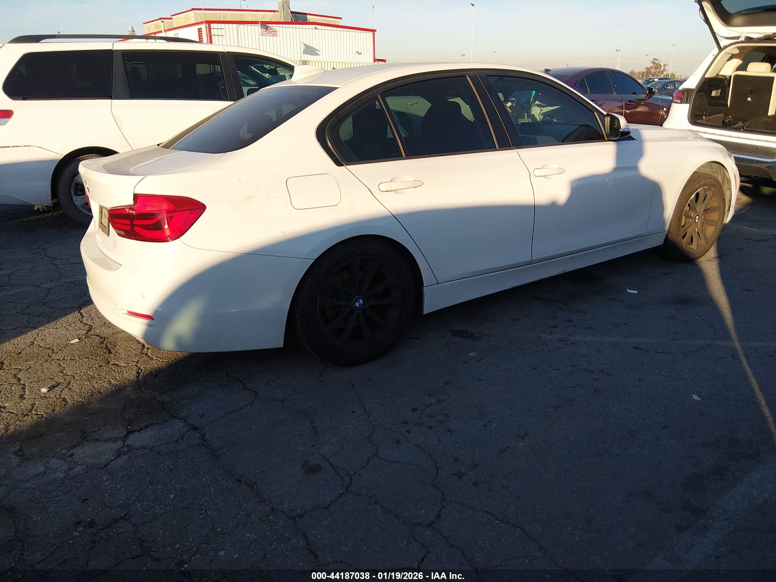 BMW 320I image 4