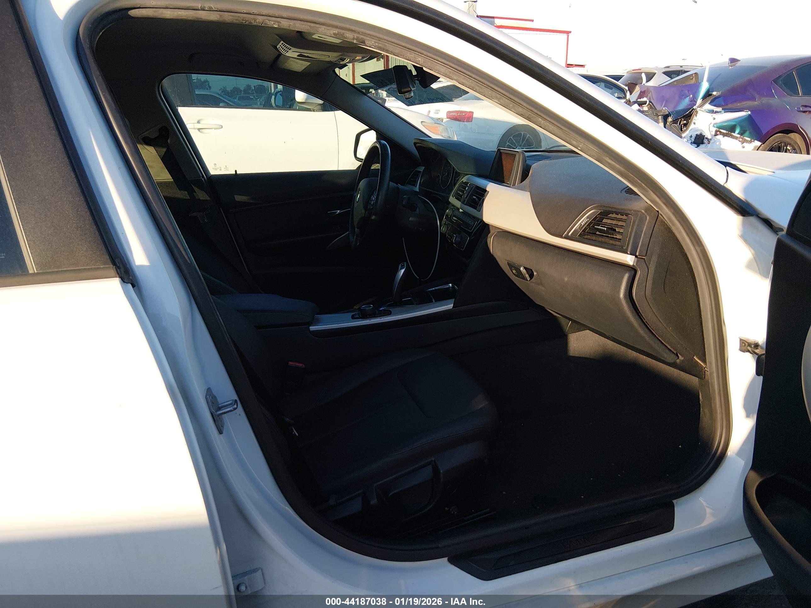 BMW 320I image 5
