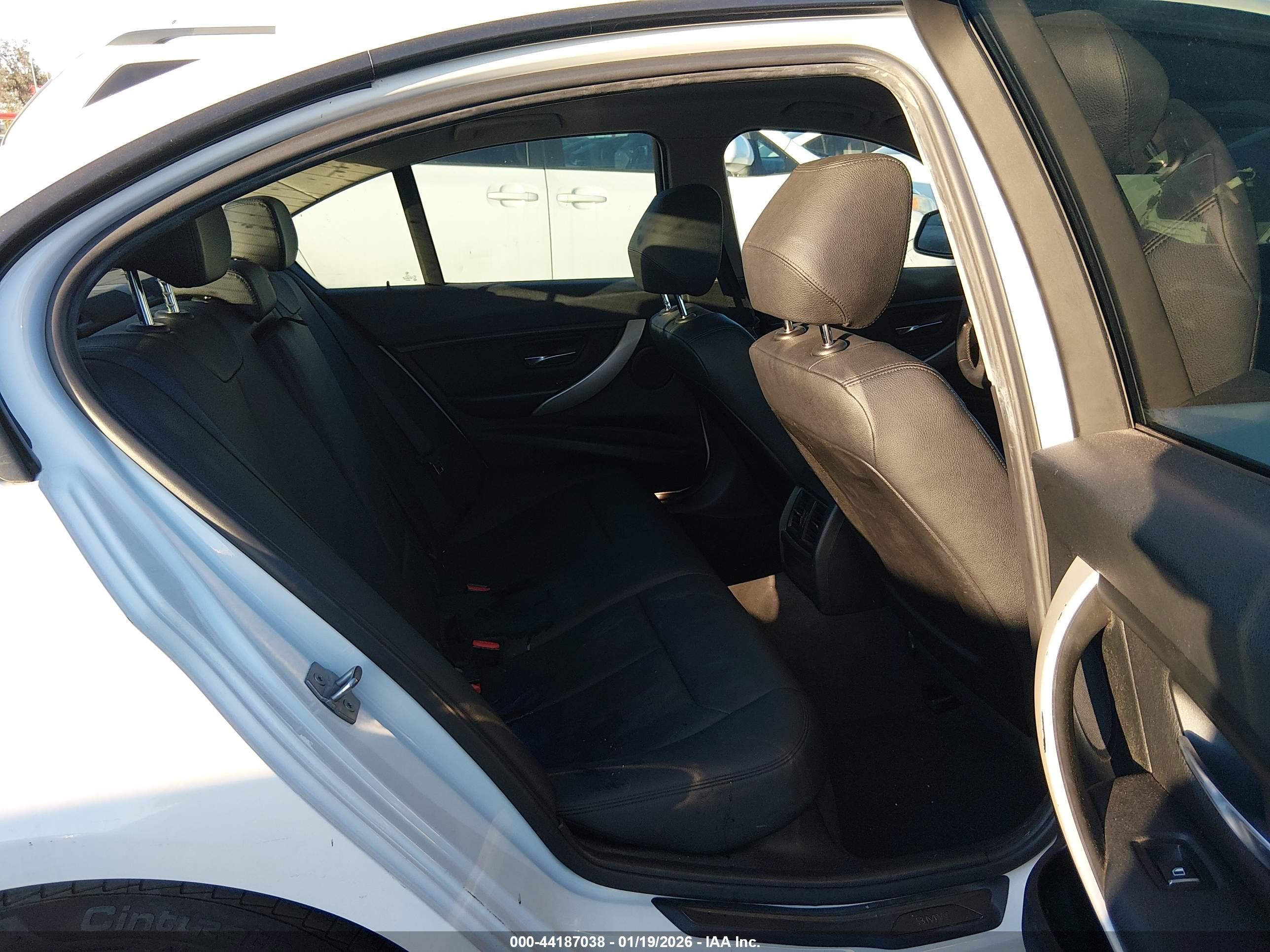 BMW 320I image 8