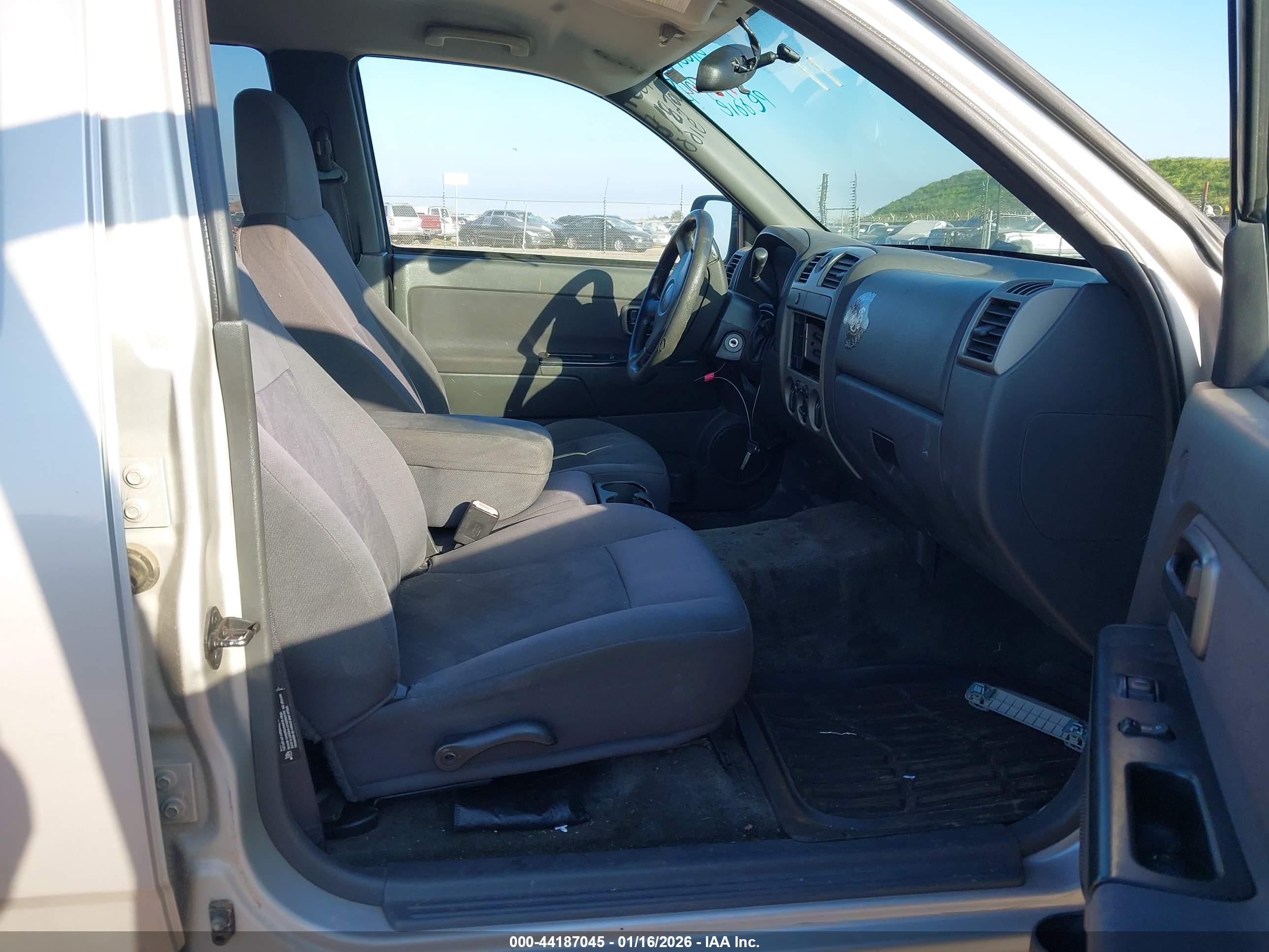CHEVROLET COLORADO image 5