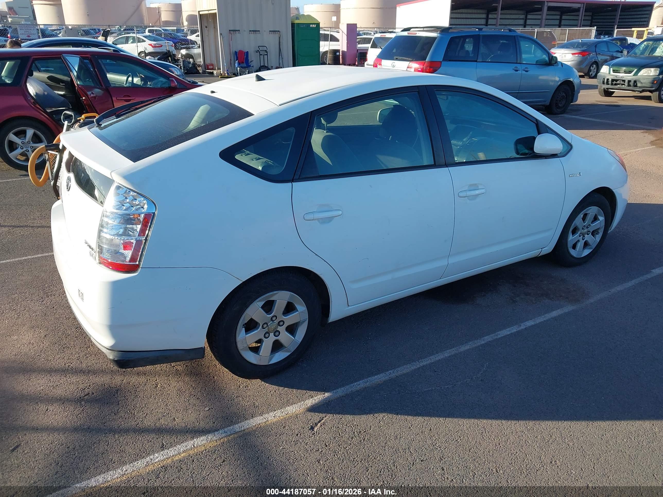 TOYOTA PRIUS image 4