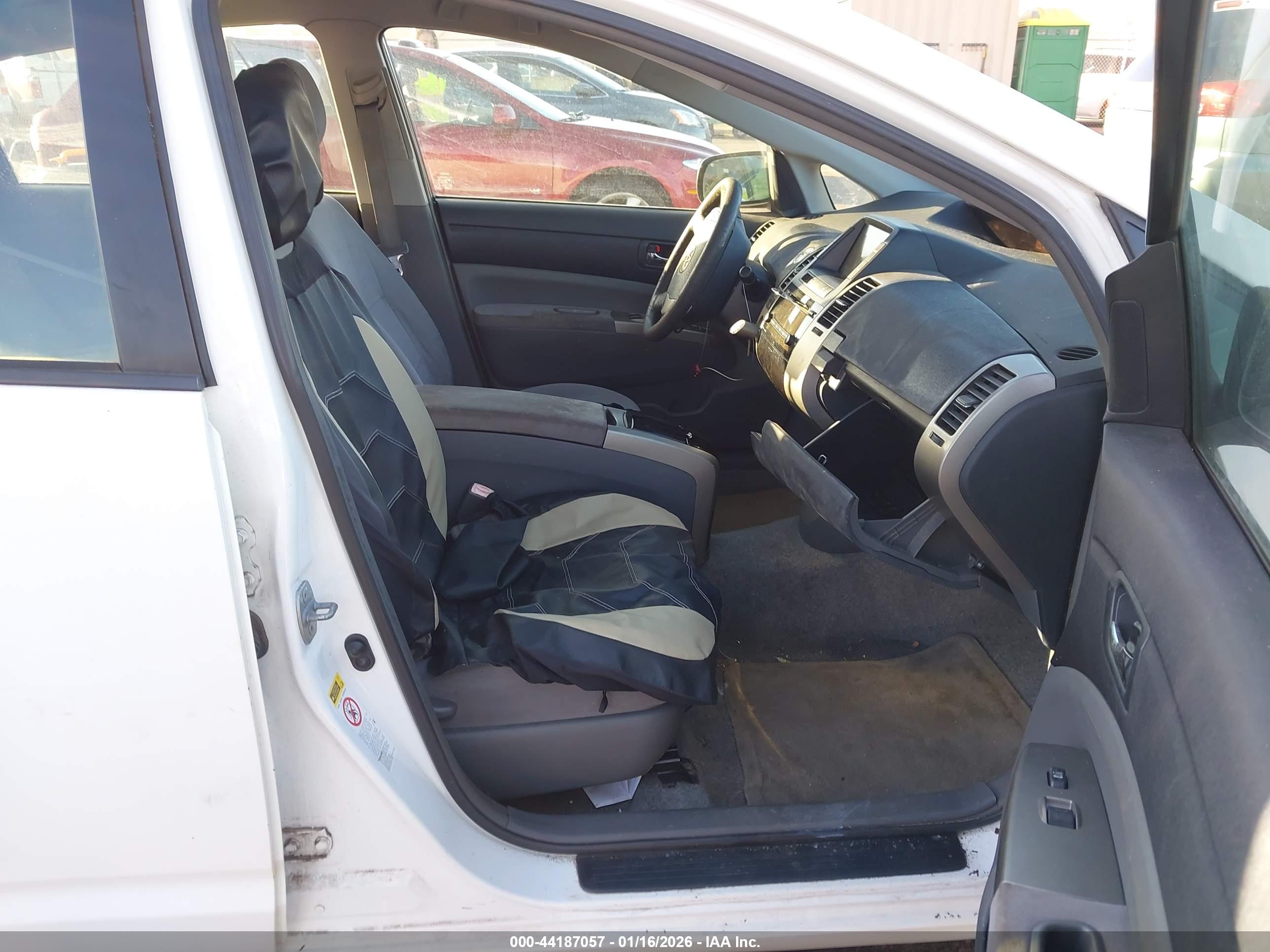 TOYOTA PRIUS image 5