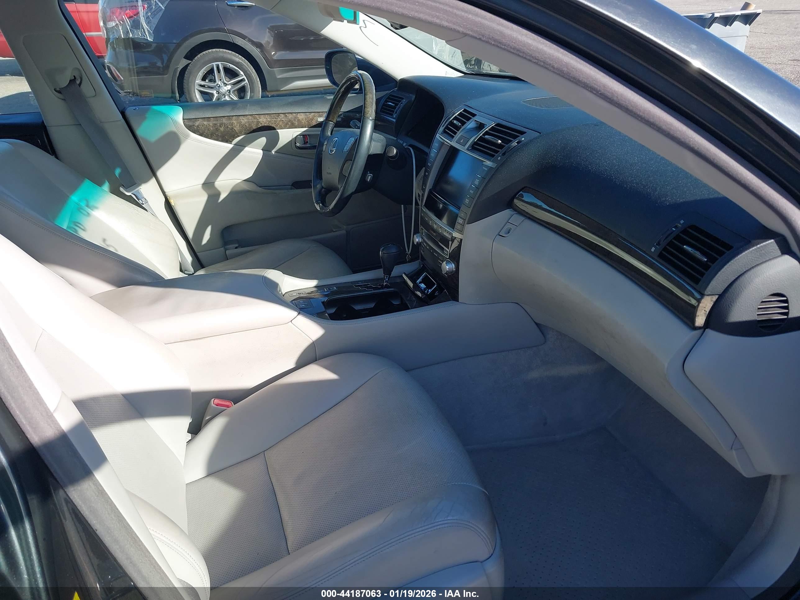 LEXUS LS image 5