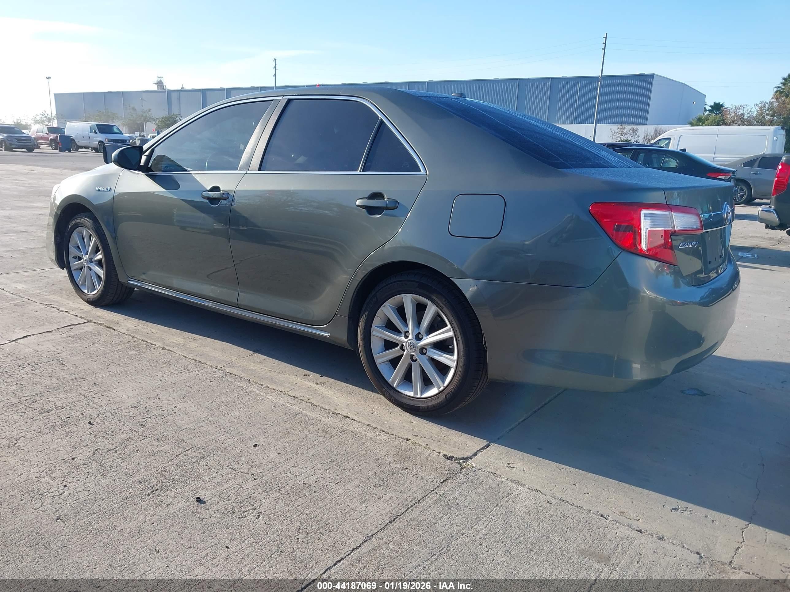 TOYOTA CAMRY image 3
