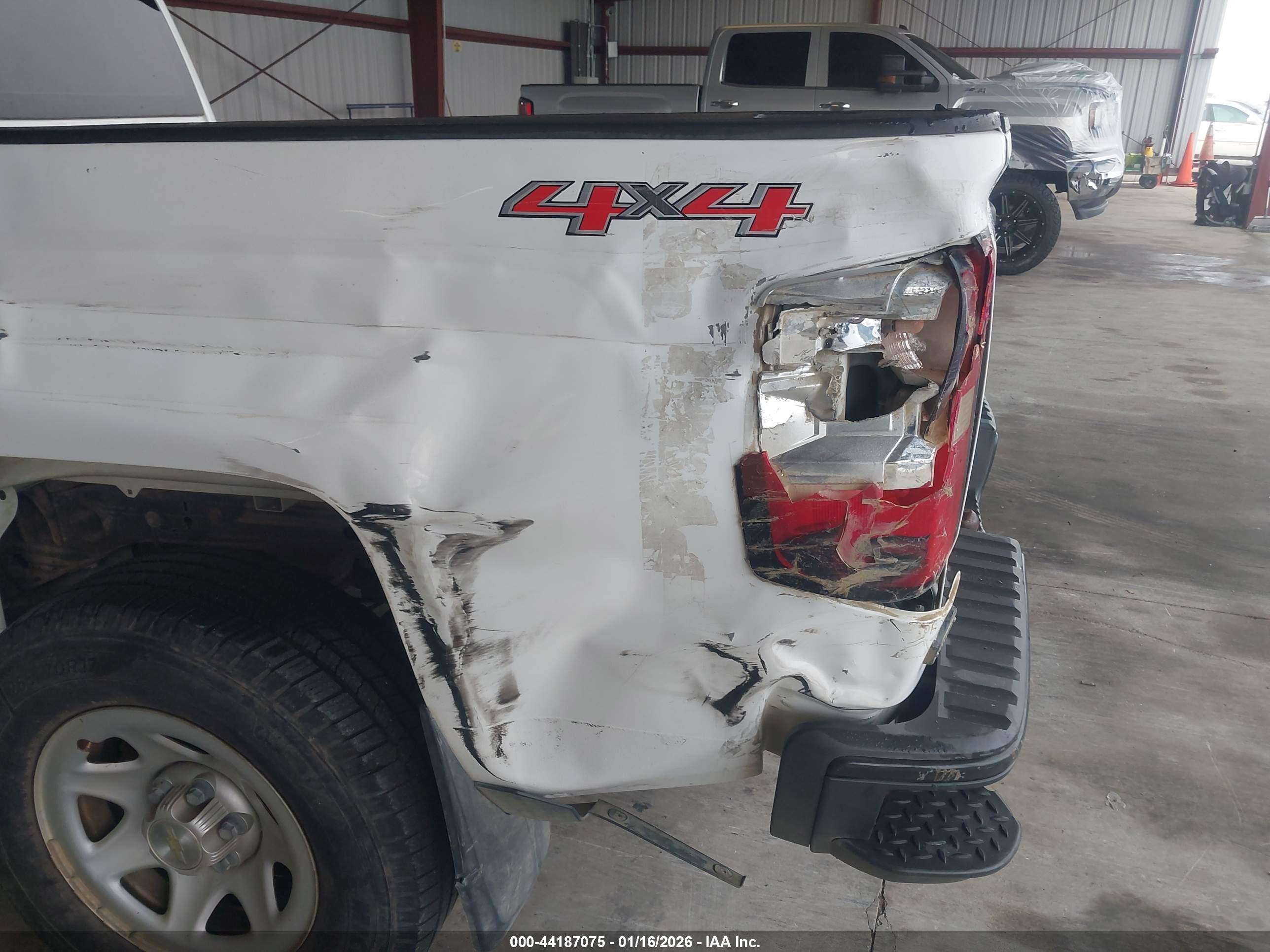 CHEVROLET SILVERADO image 6