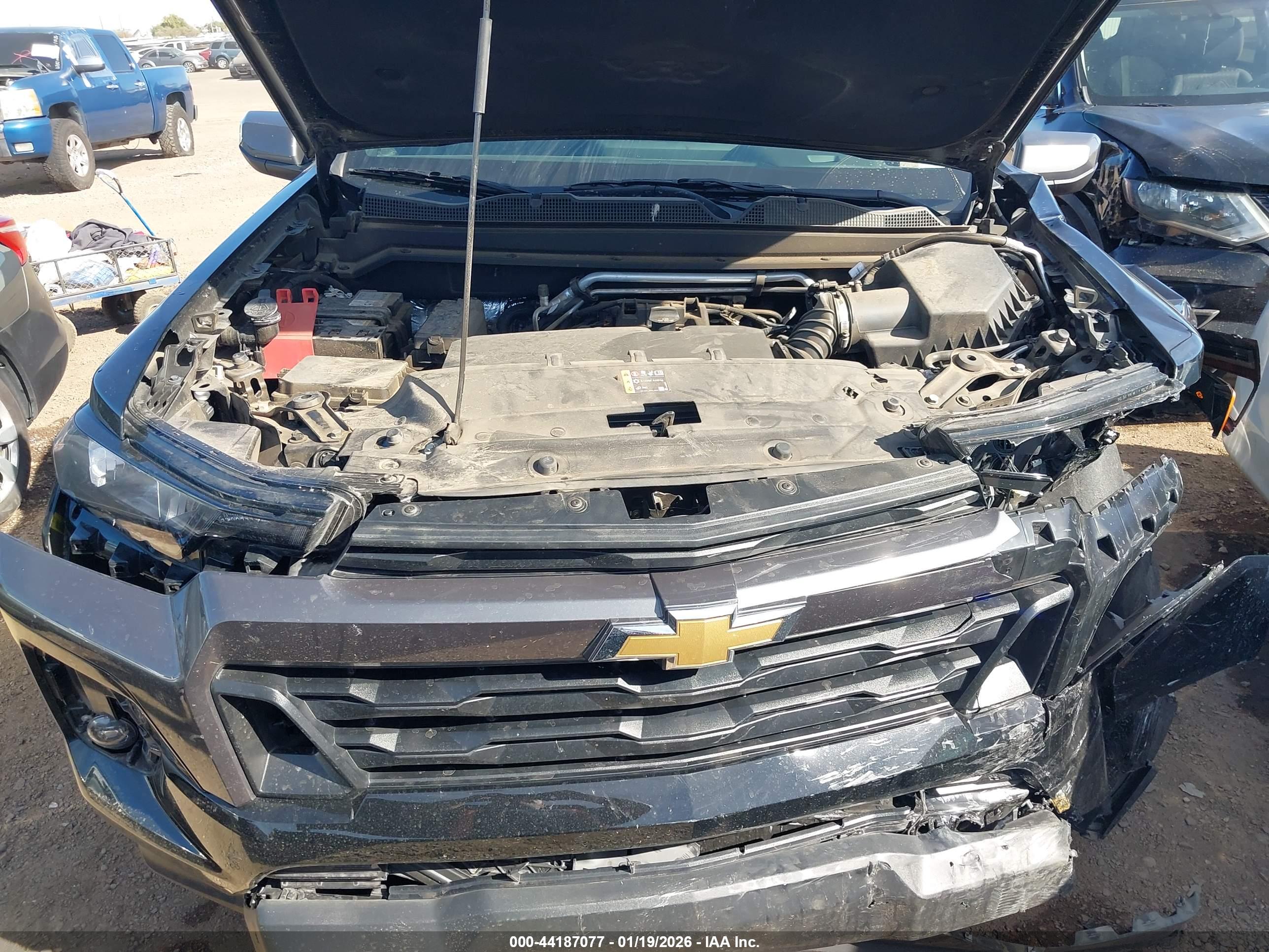 CHEVROLET COLORADO image 10