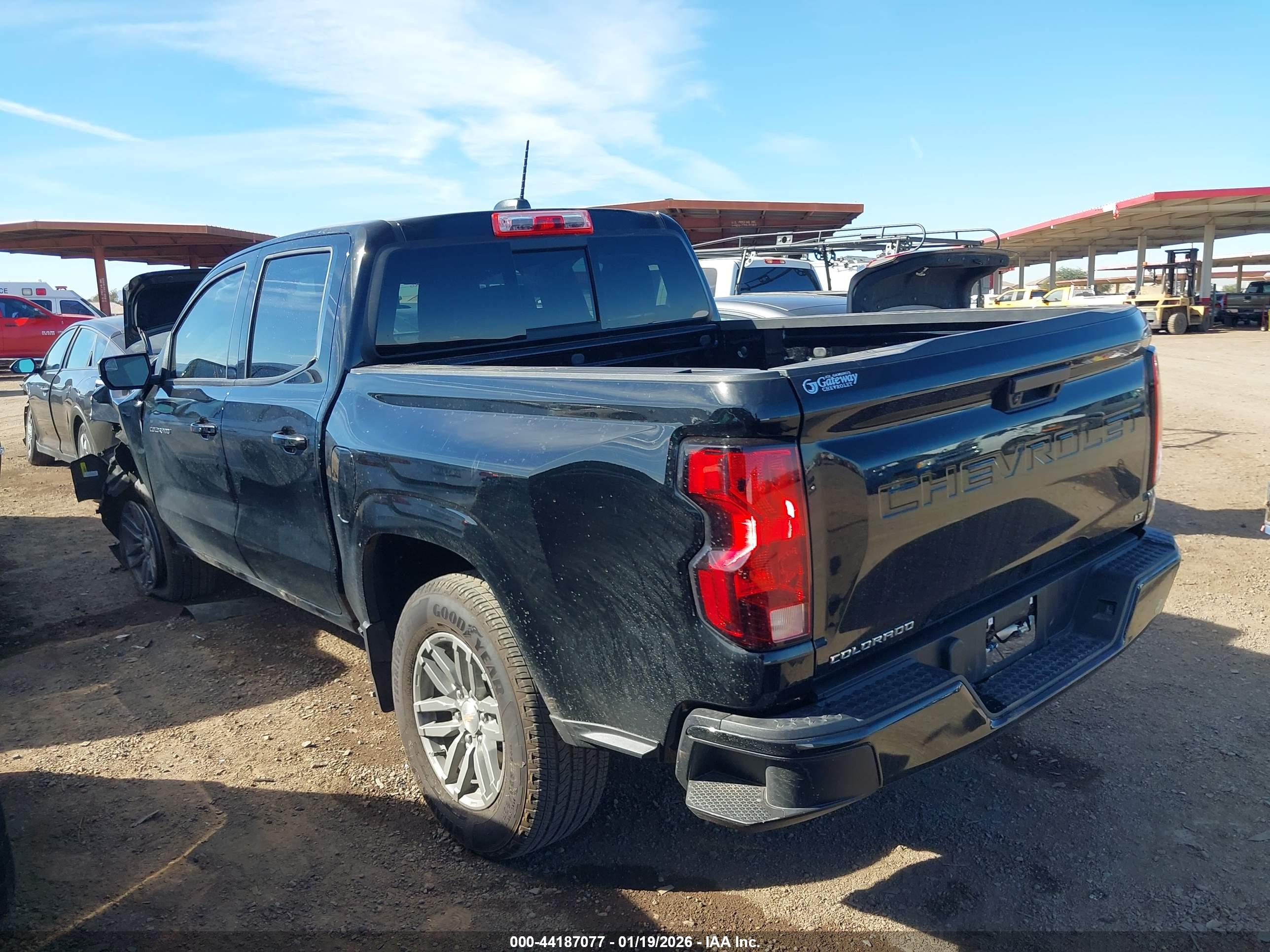 CHEVROLET COLORADO image 3