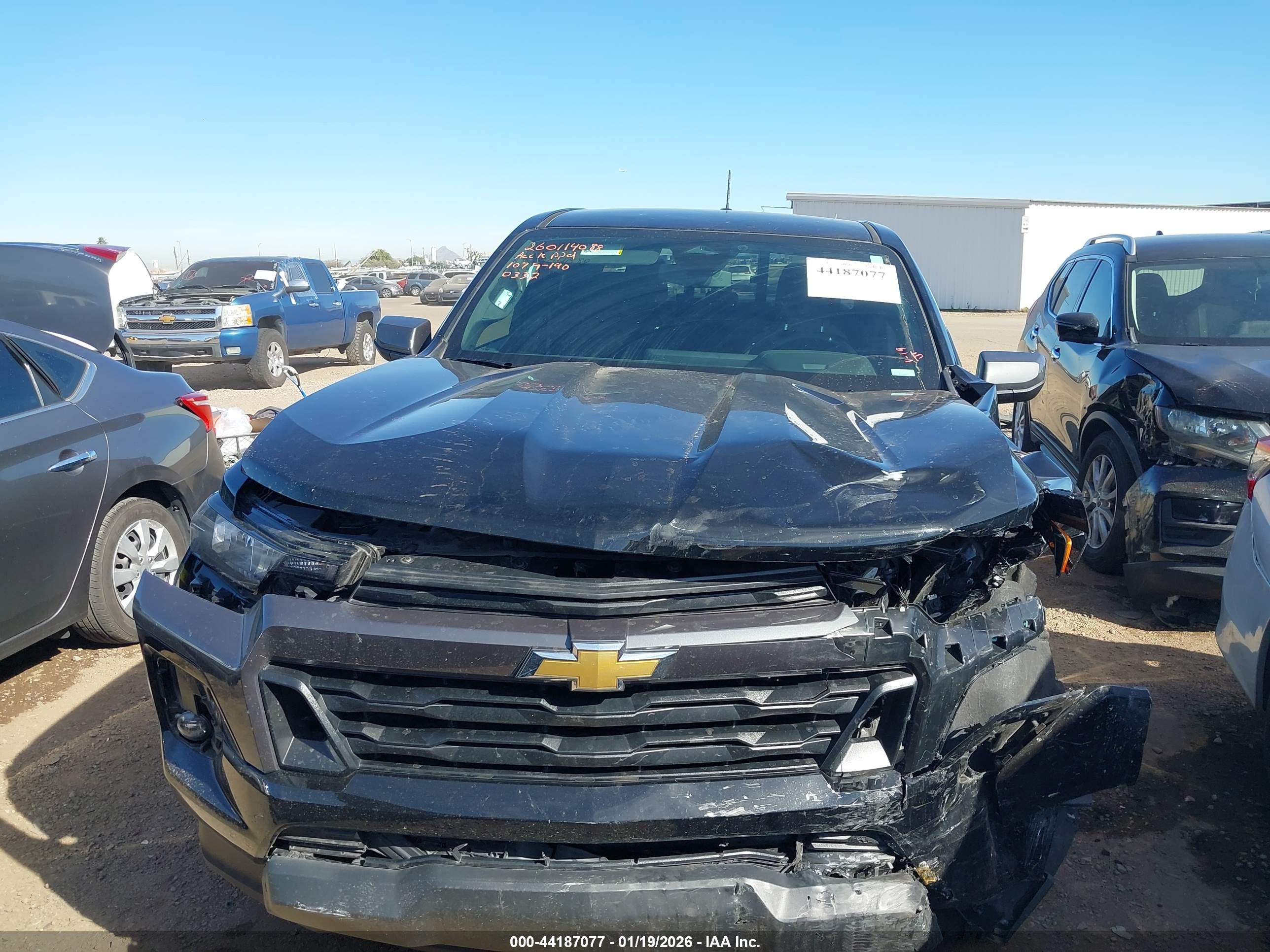 CHEVROLET COLORADO image 6