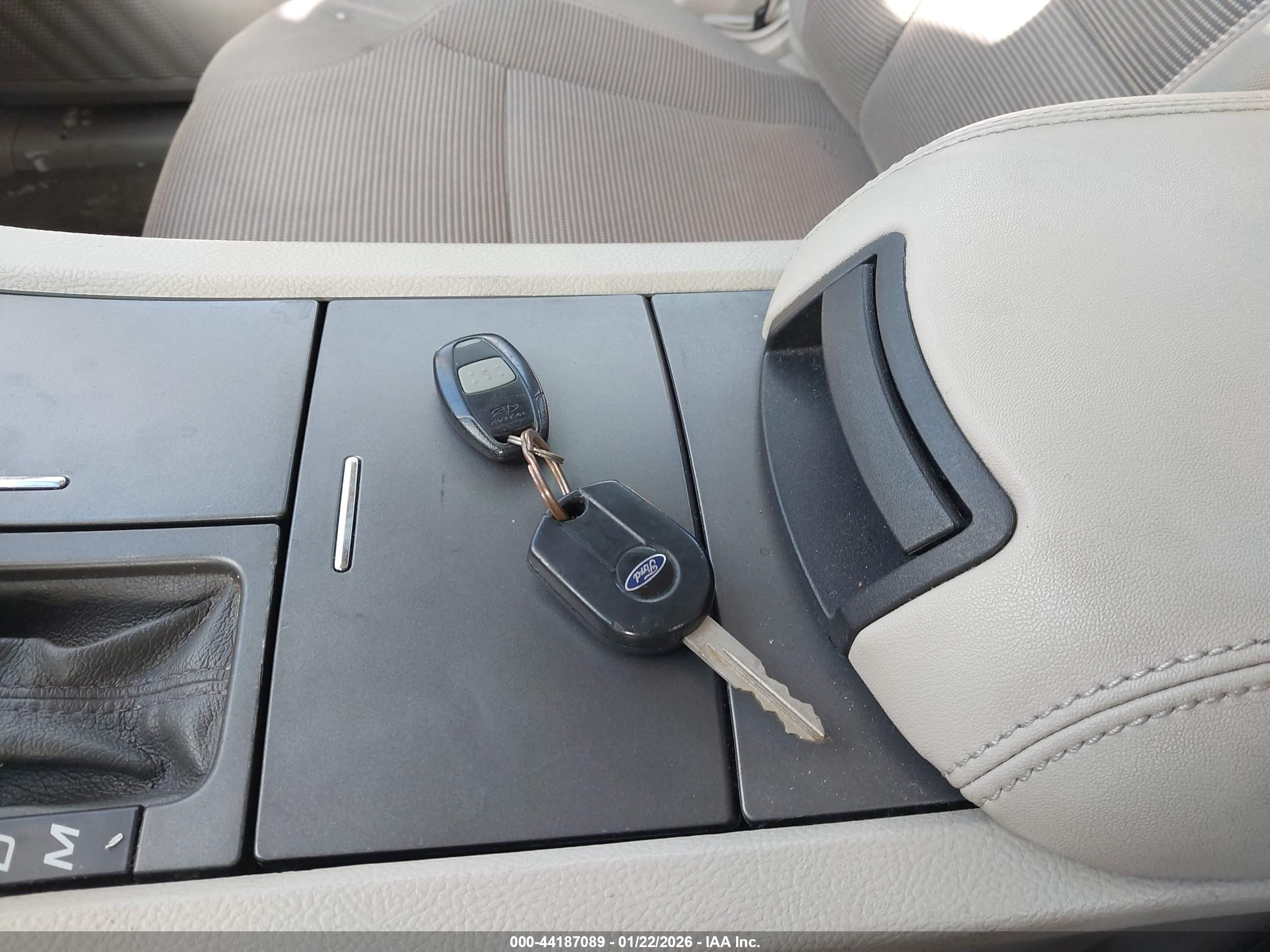 FORD TAURUS image 11