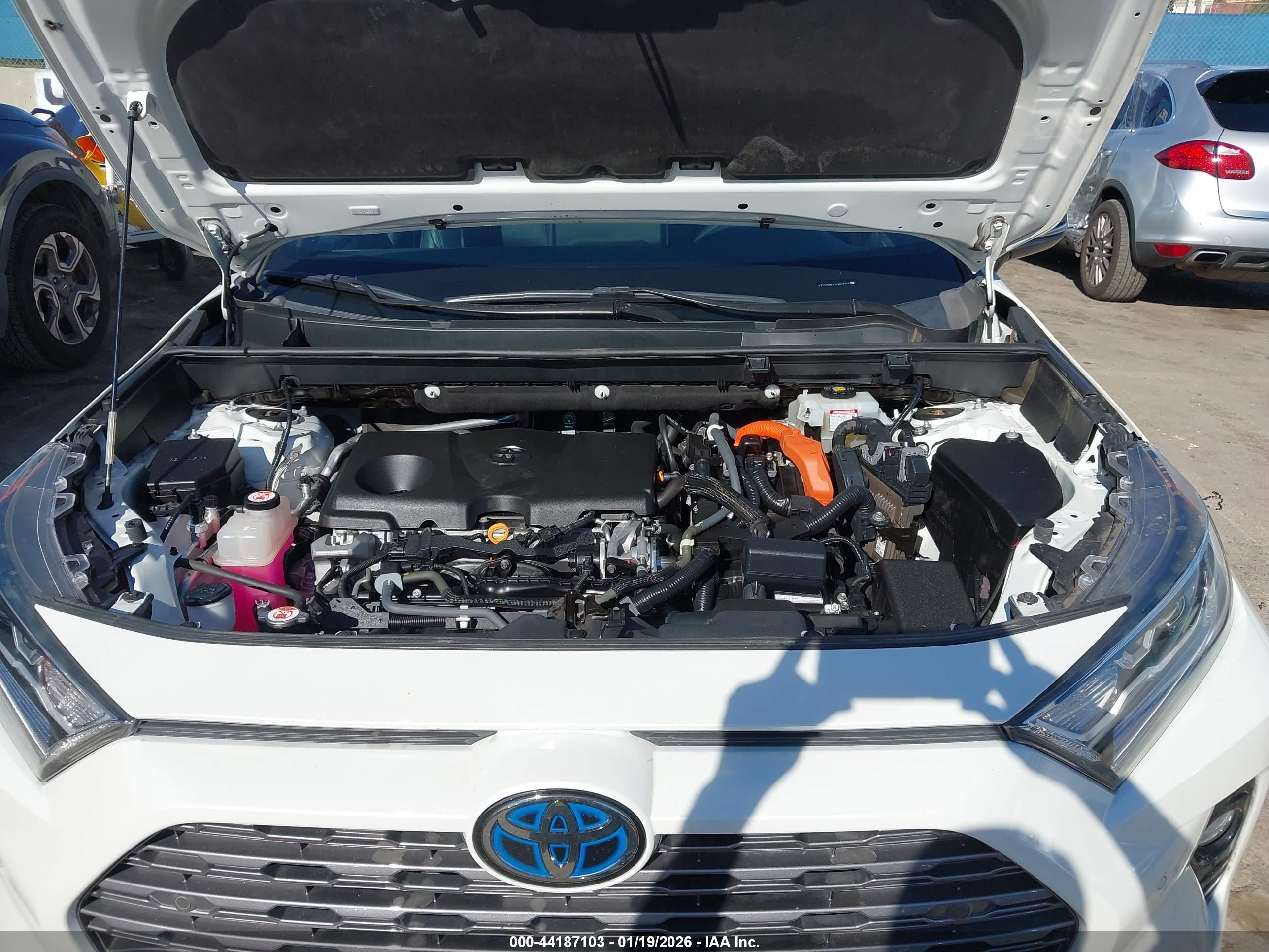 TOYOTA RAV4 image 10