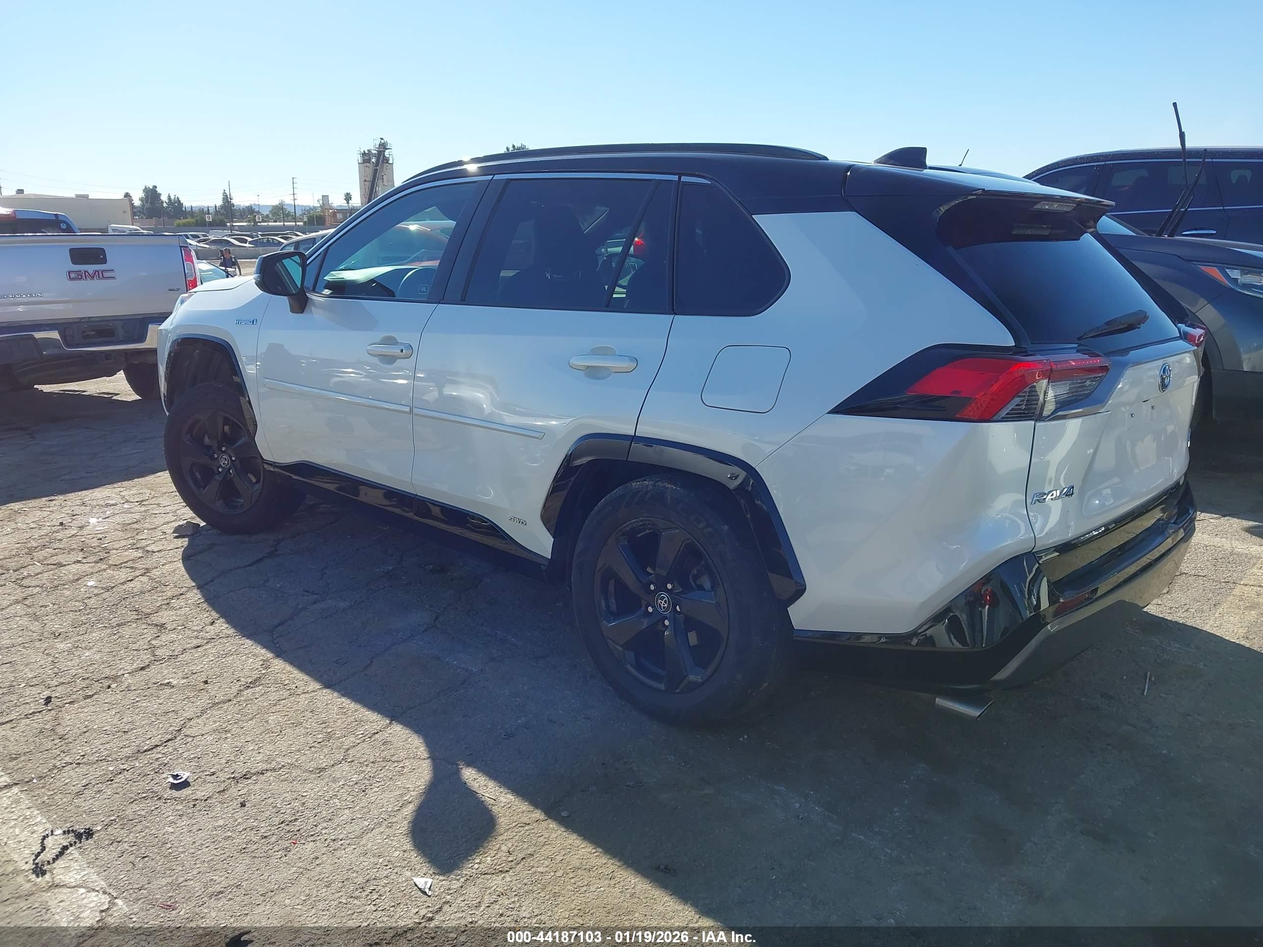 TOYOTA RAV4 image 3