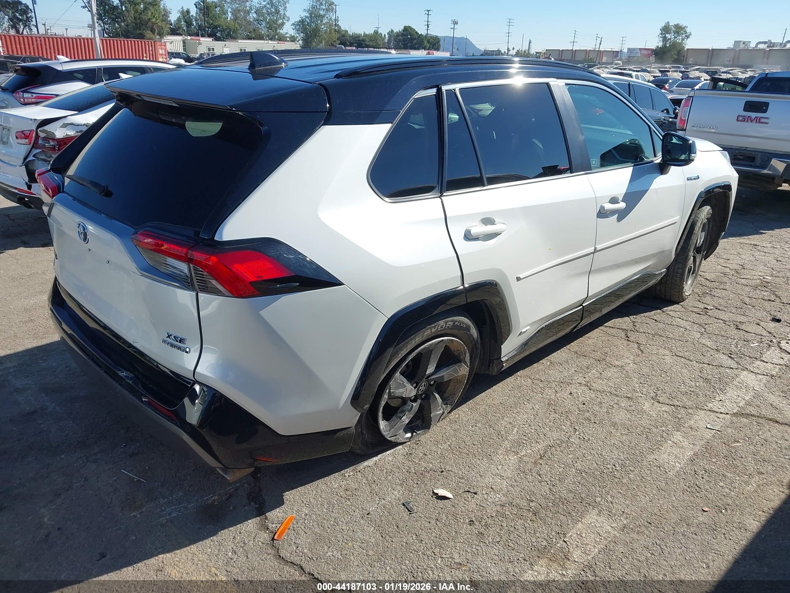 TOYOTA RAV4 image 4