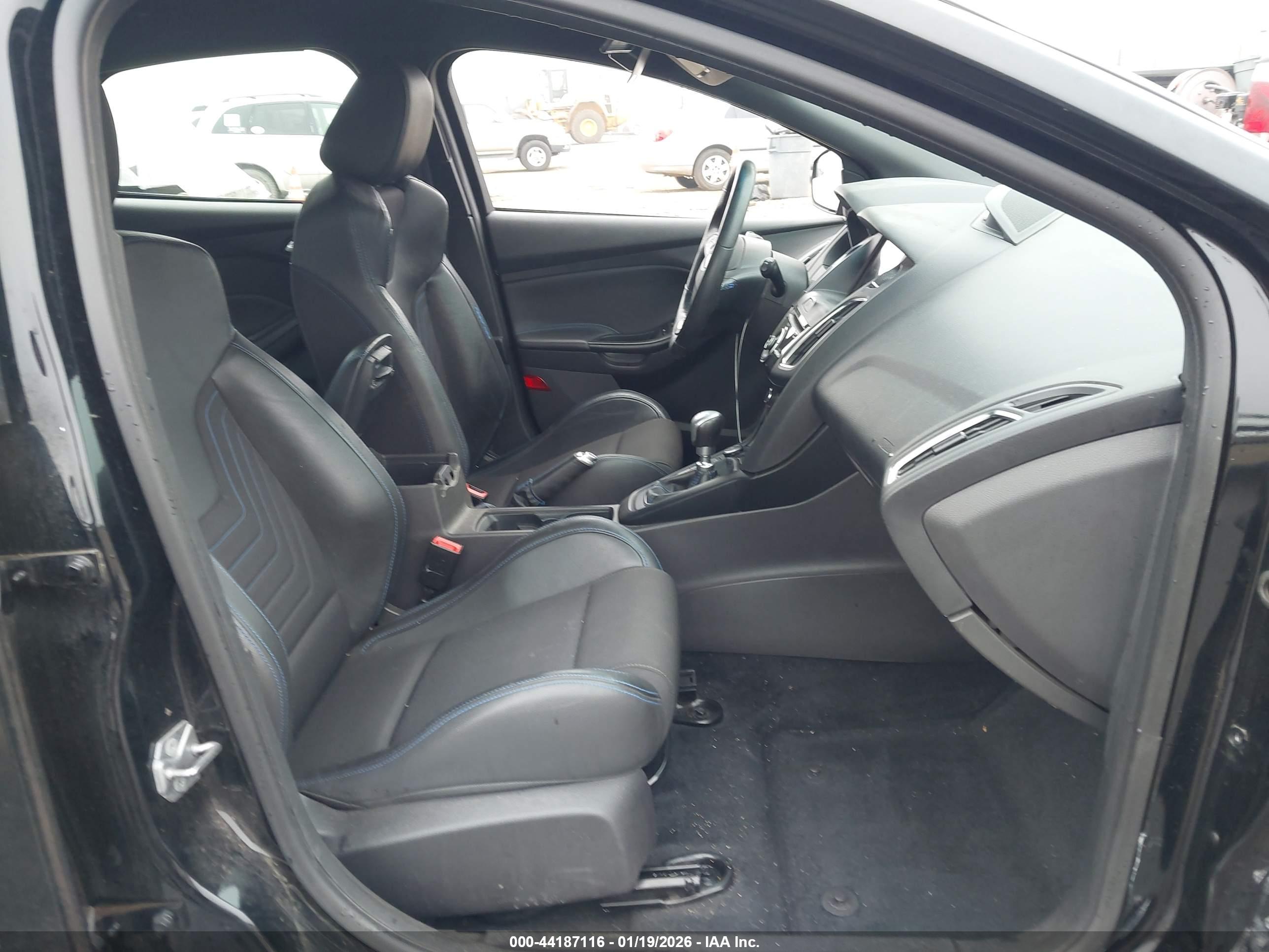 FORD FOCUS image 5