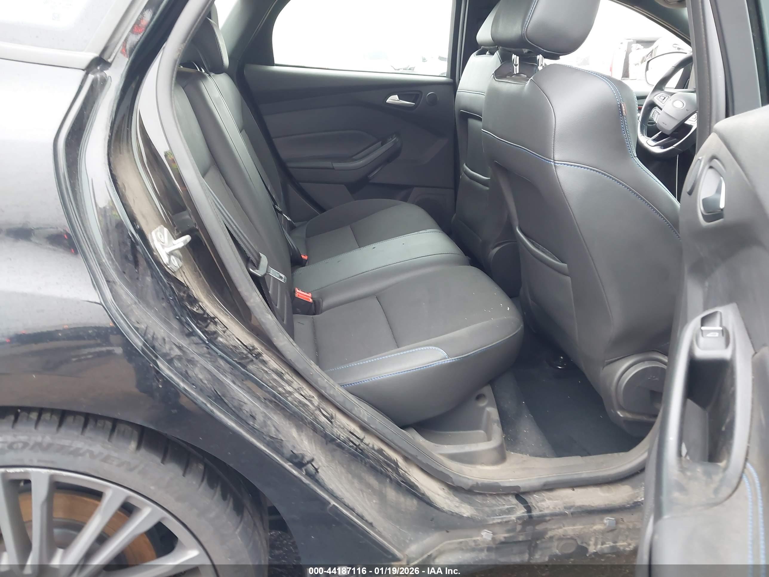 FORD FOCUS image 8