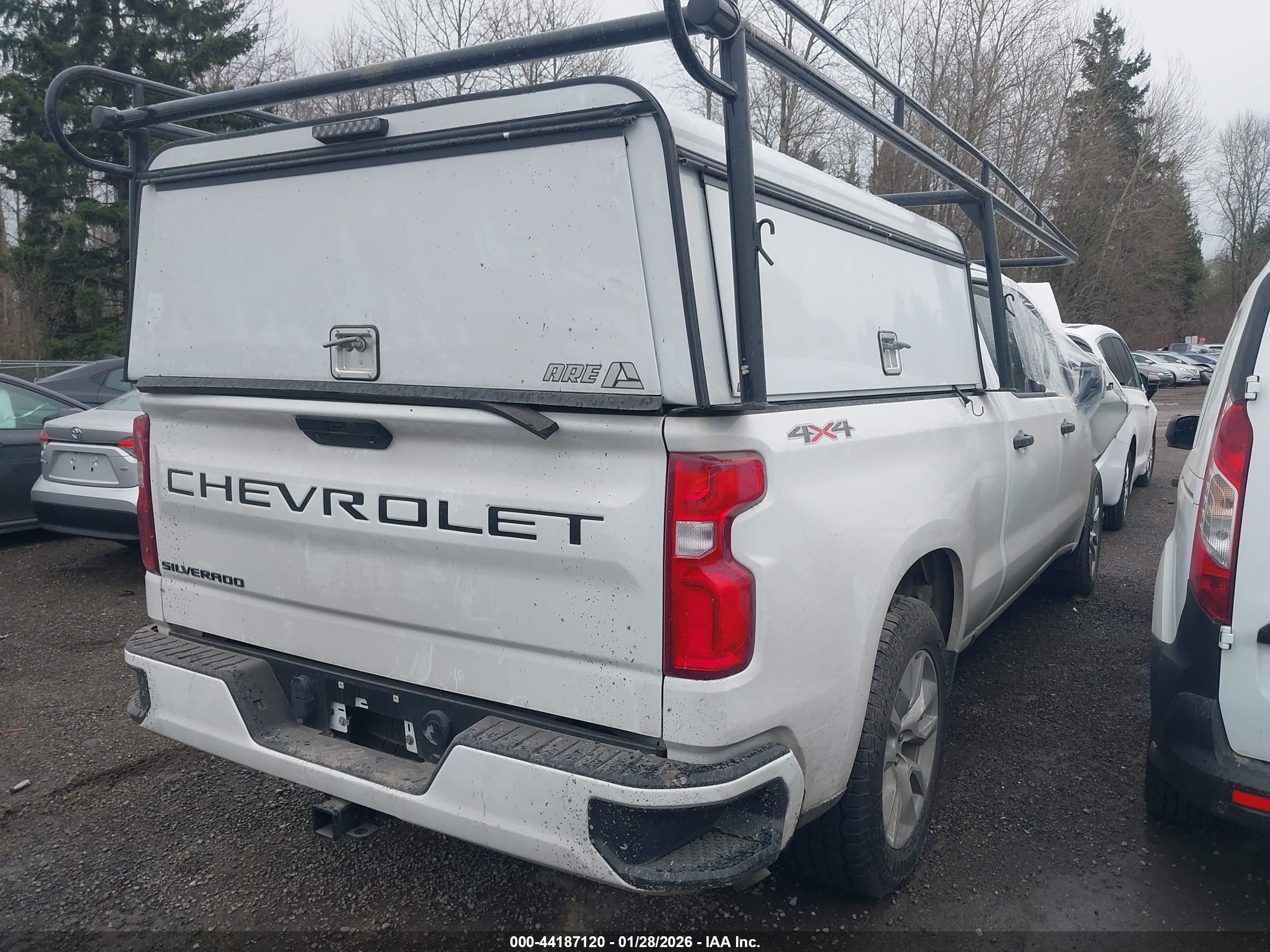 CHEVROLET SILVERADO image 4