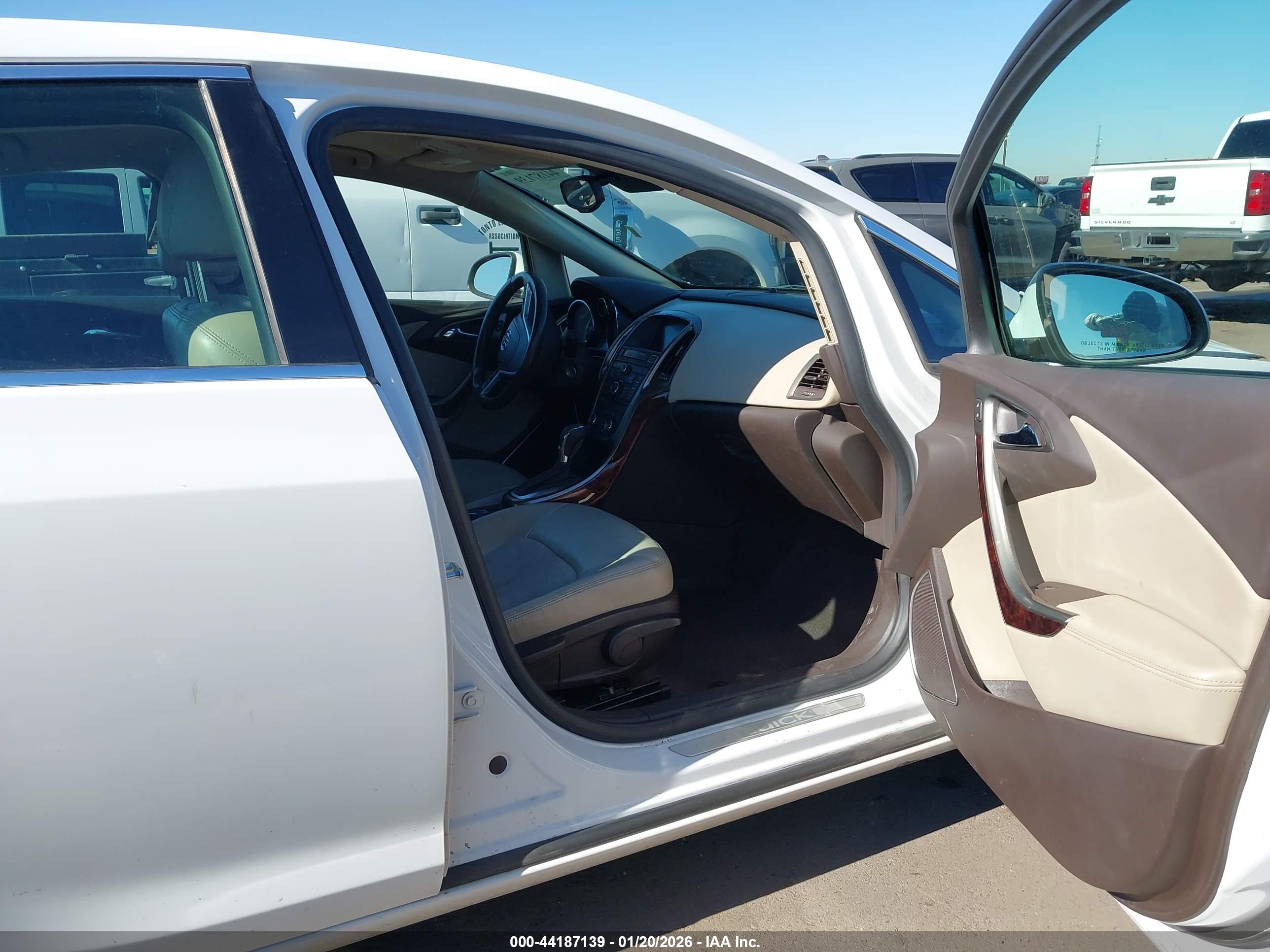 BUICK VERANO image 5