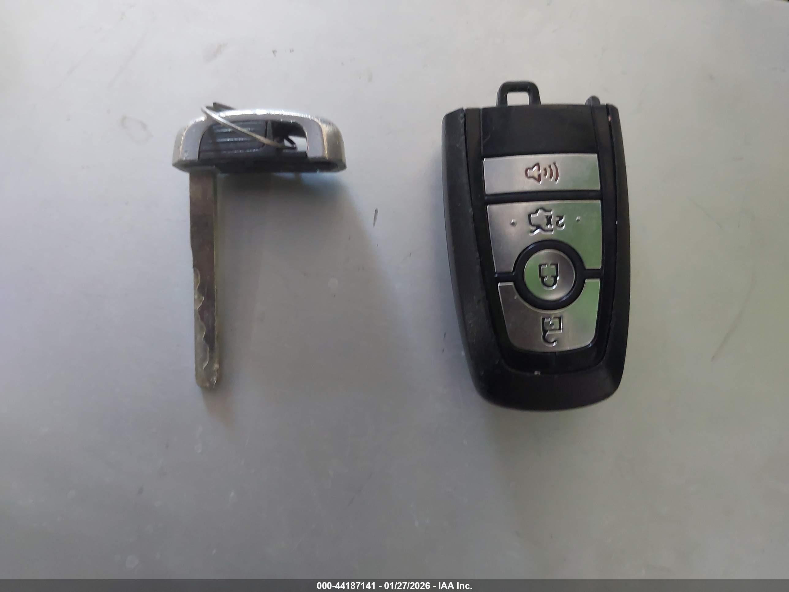 FORD FUSION image 11