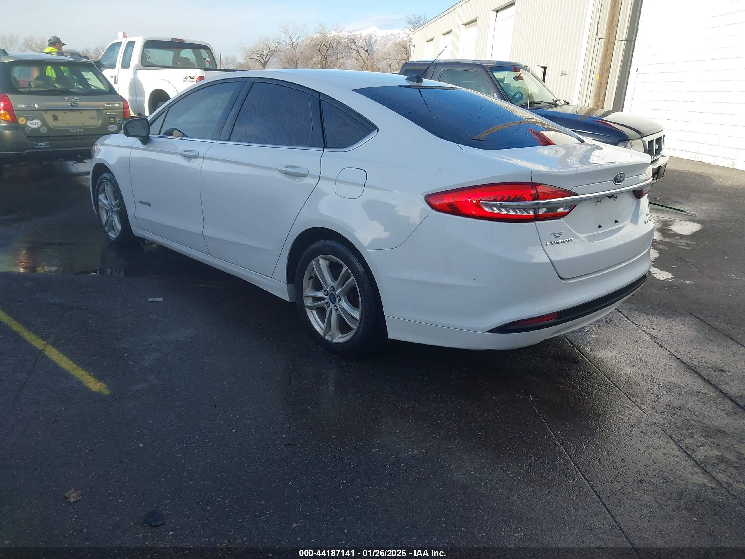 FORD FUSION image 3