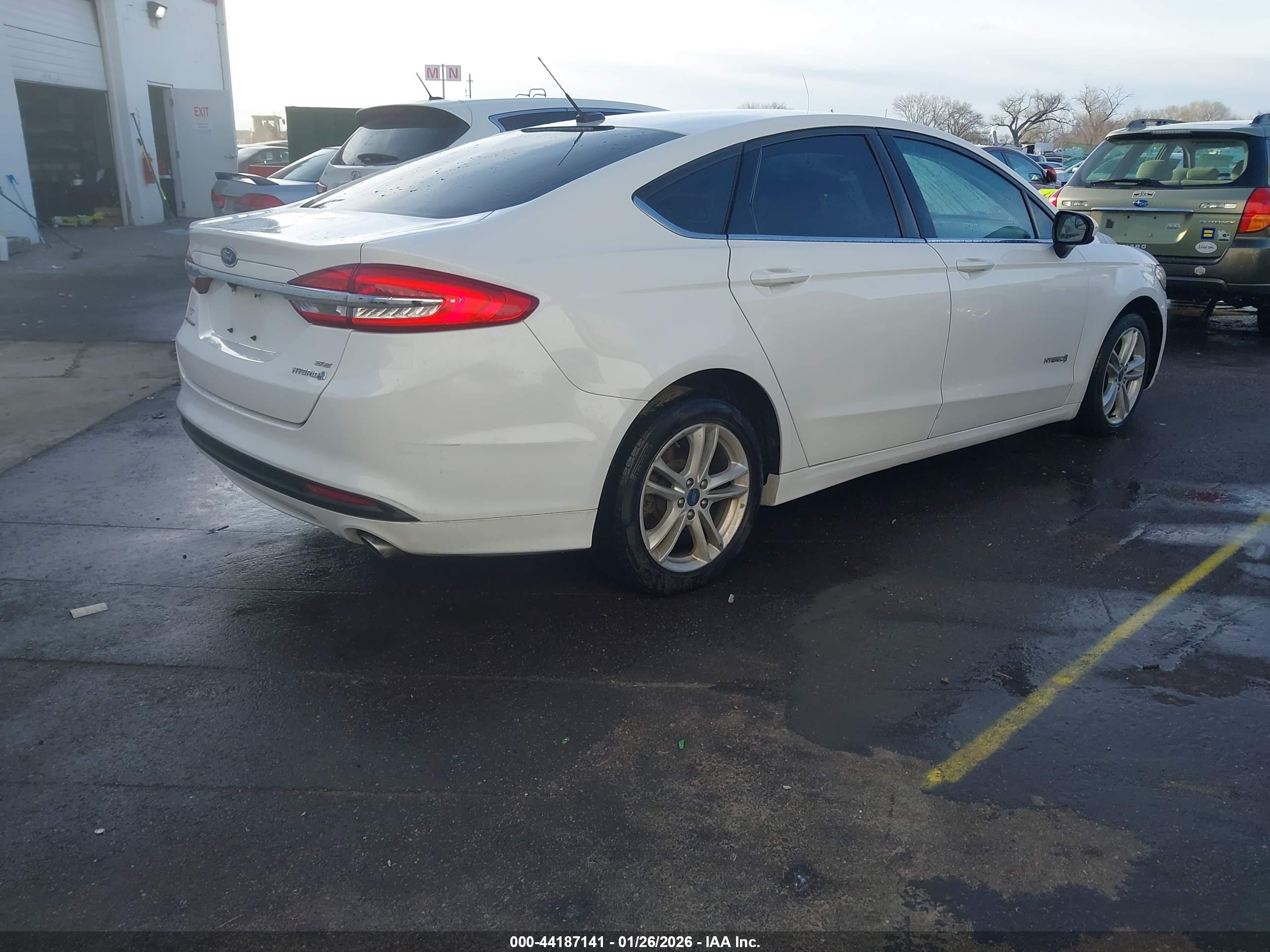 FORD FUSION image 4