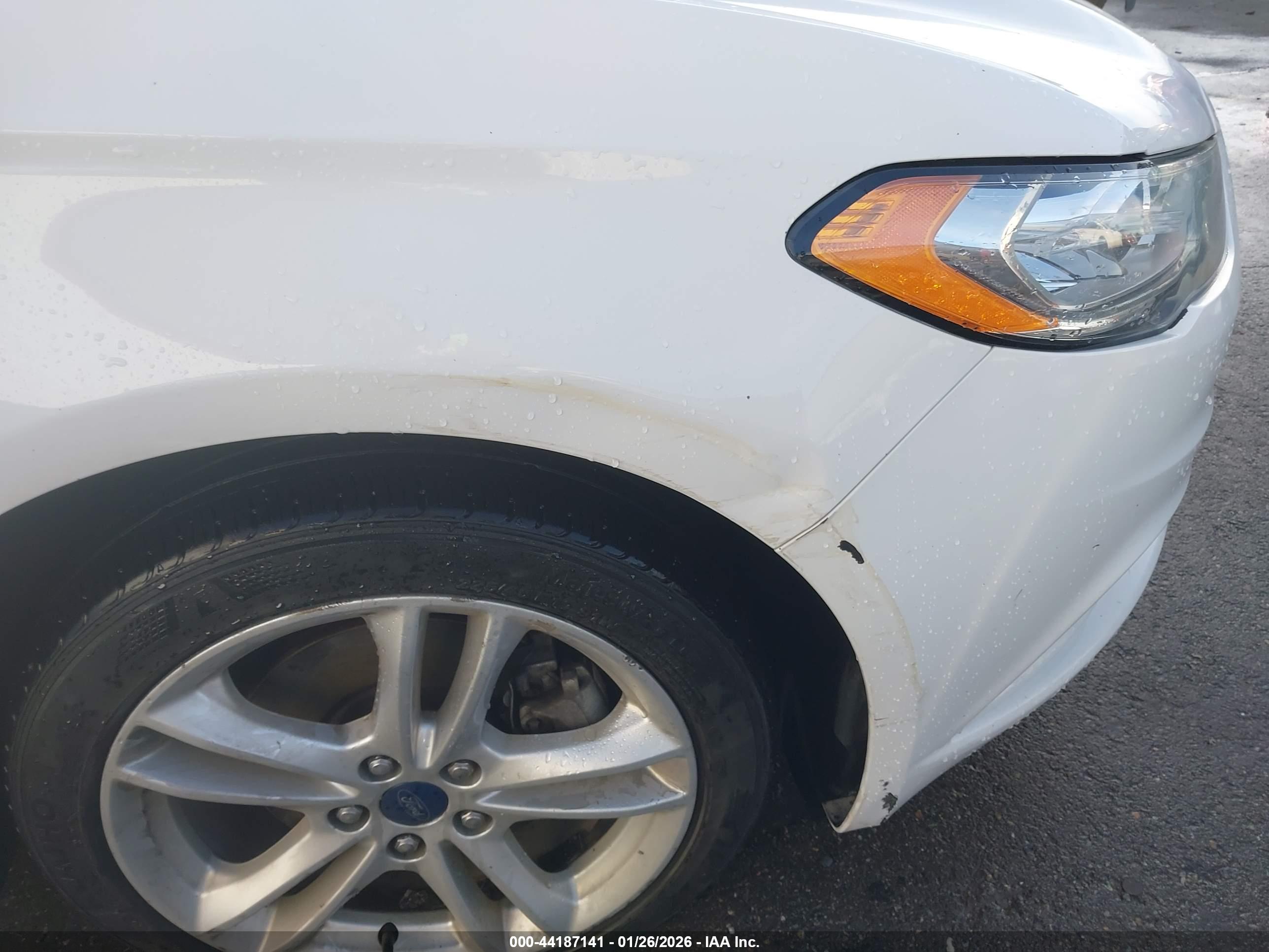 FORD FUSION image 6