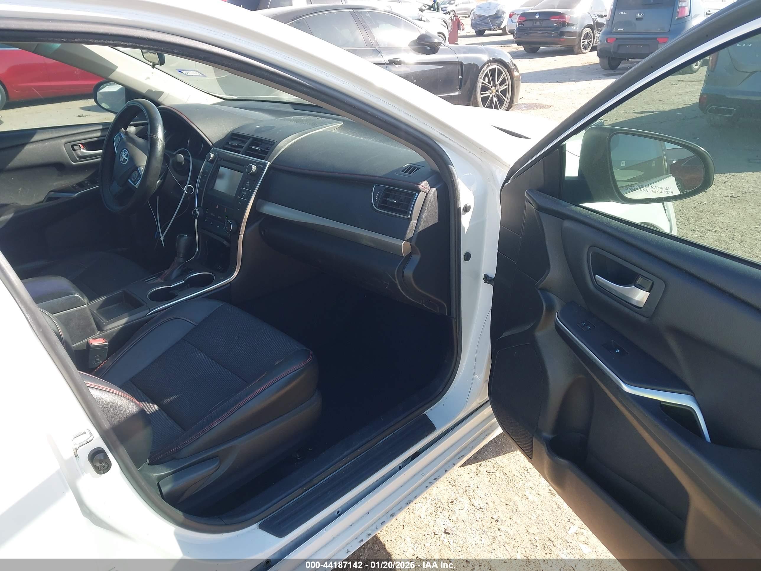 TOYOTA CAMRY image 5