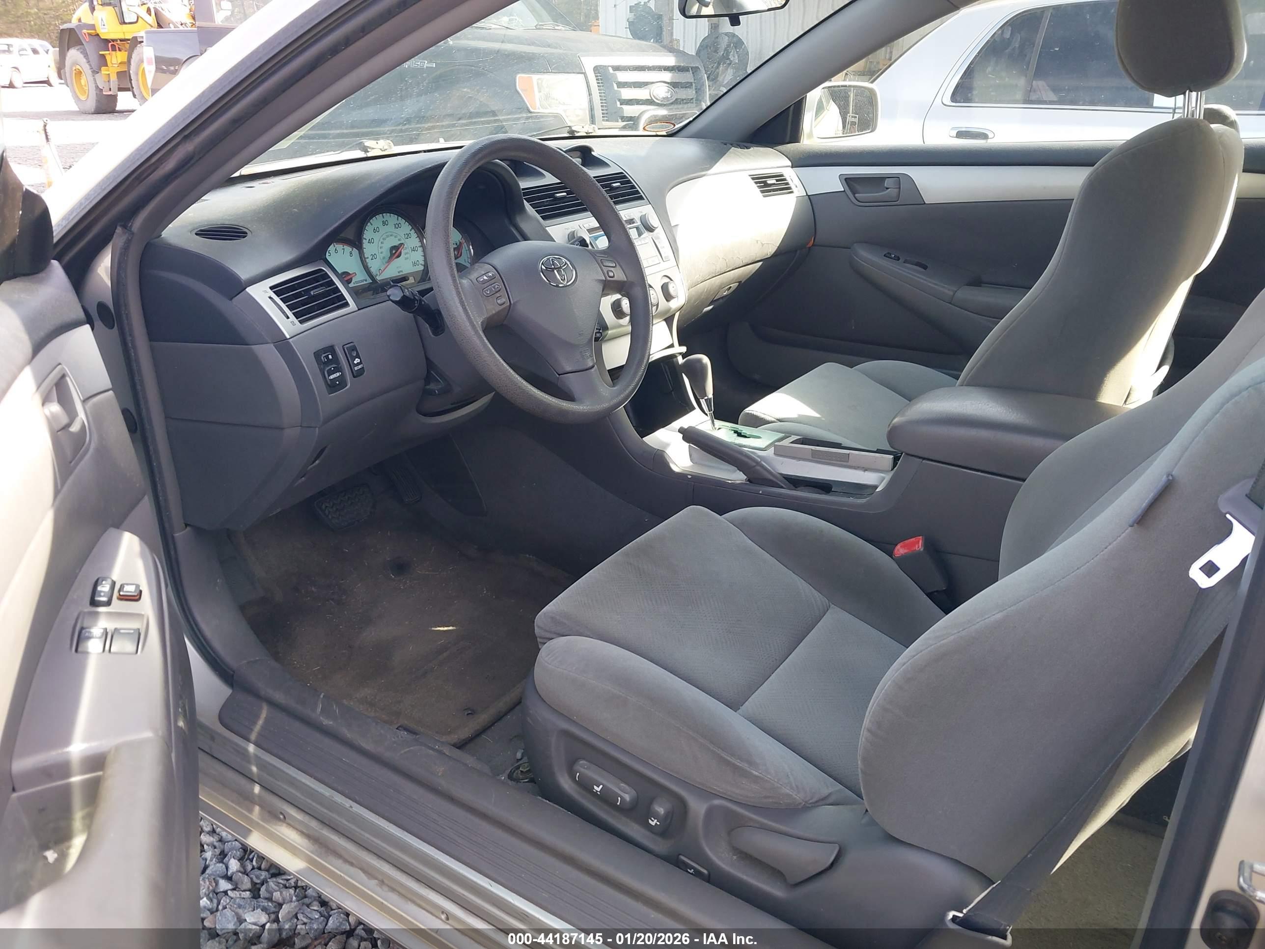 TOYOTA CAMRY image 5