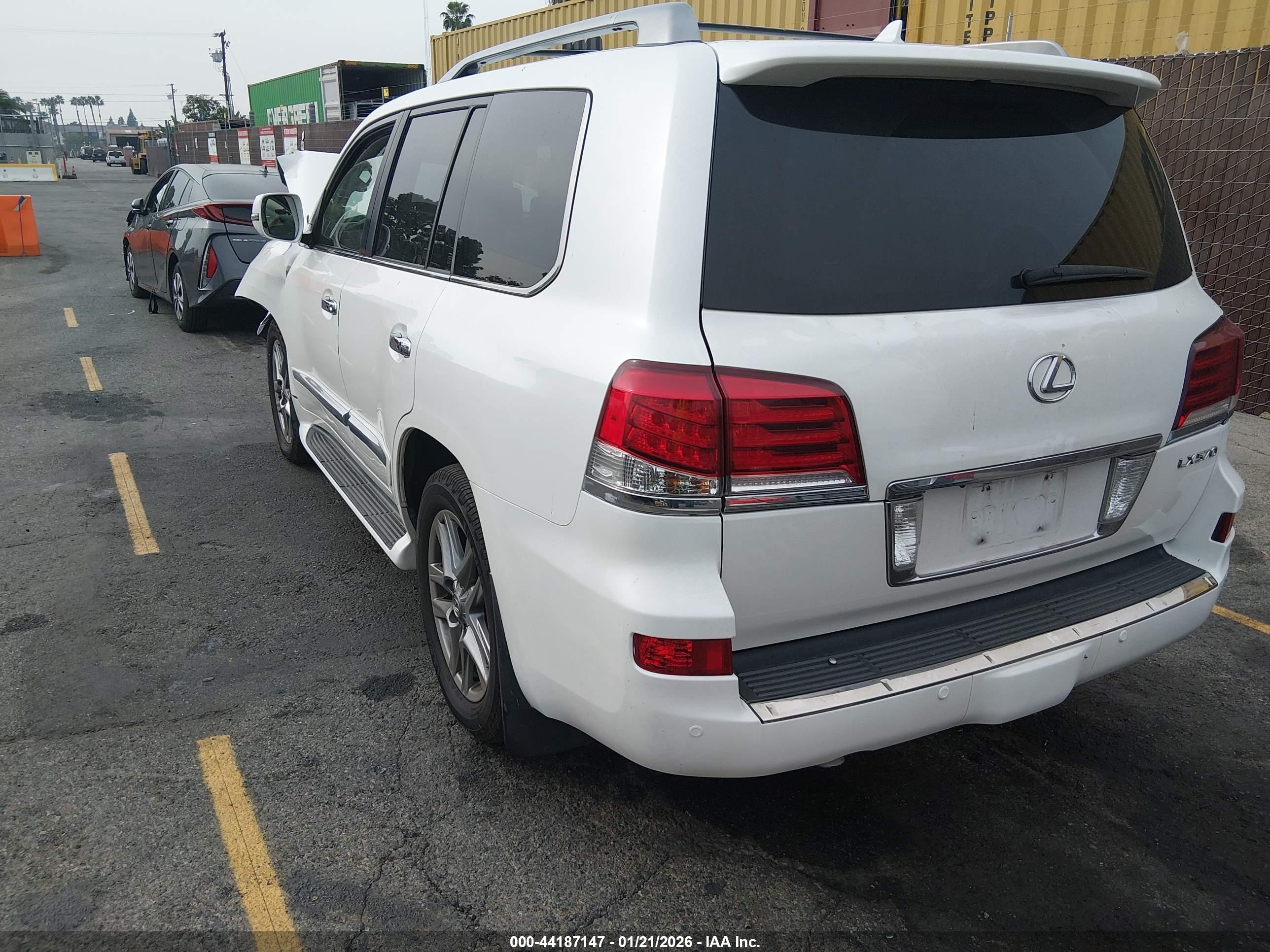 LEXUS LX image 3