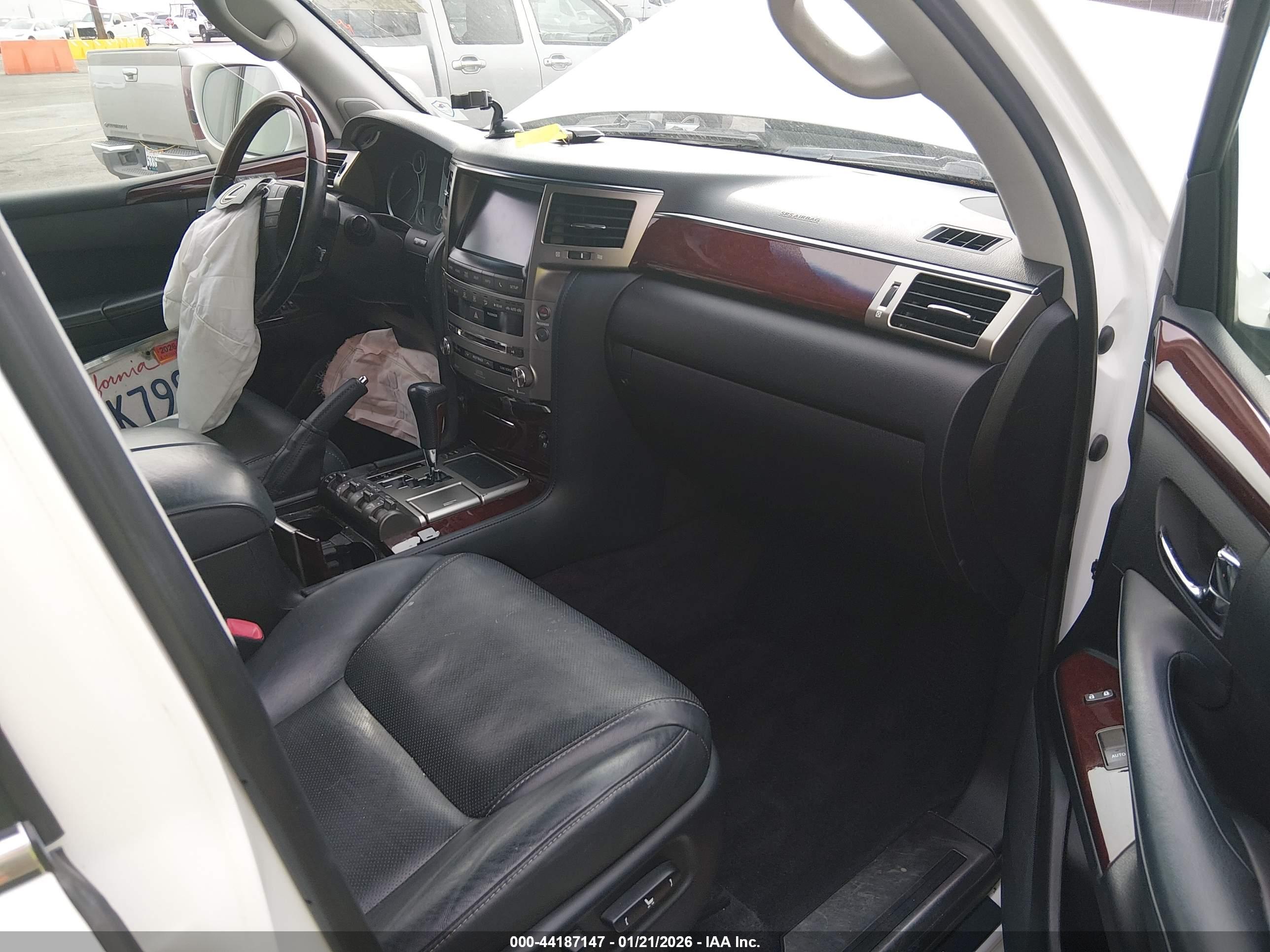 LEXUS LX image 5