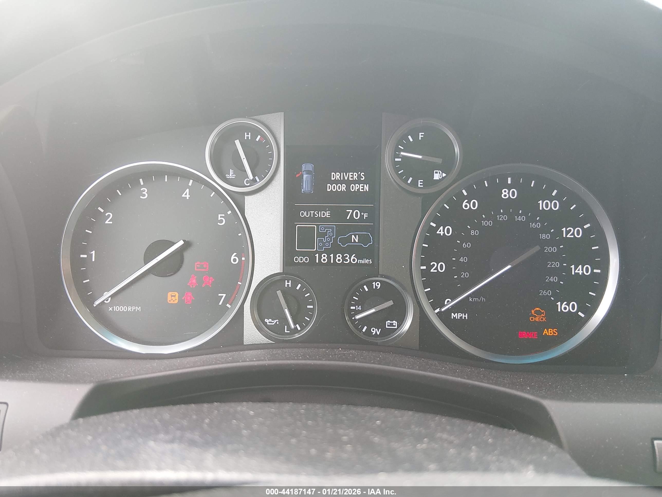 LEXUS LX image 7
