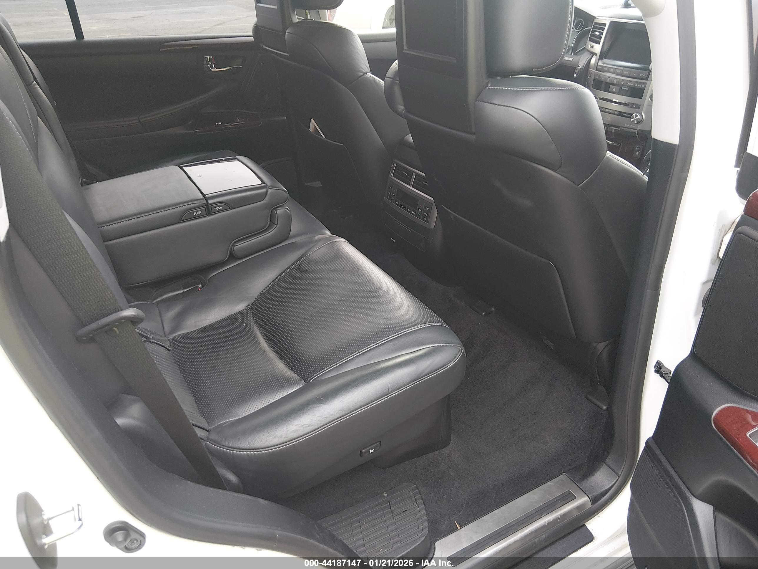LEXUS LX image 8