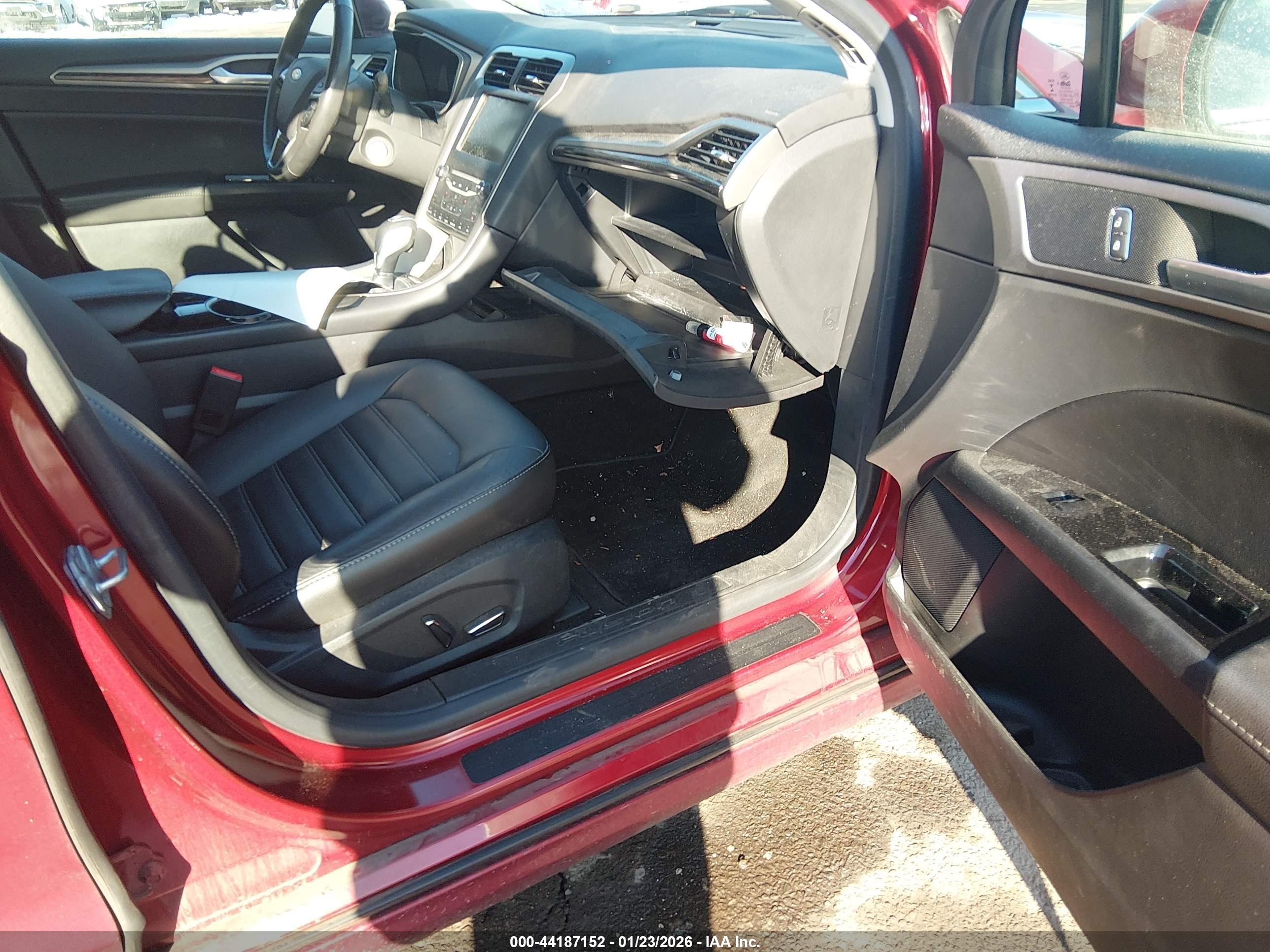 FORD FUSION image 5